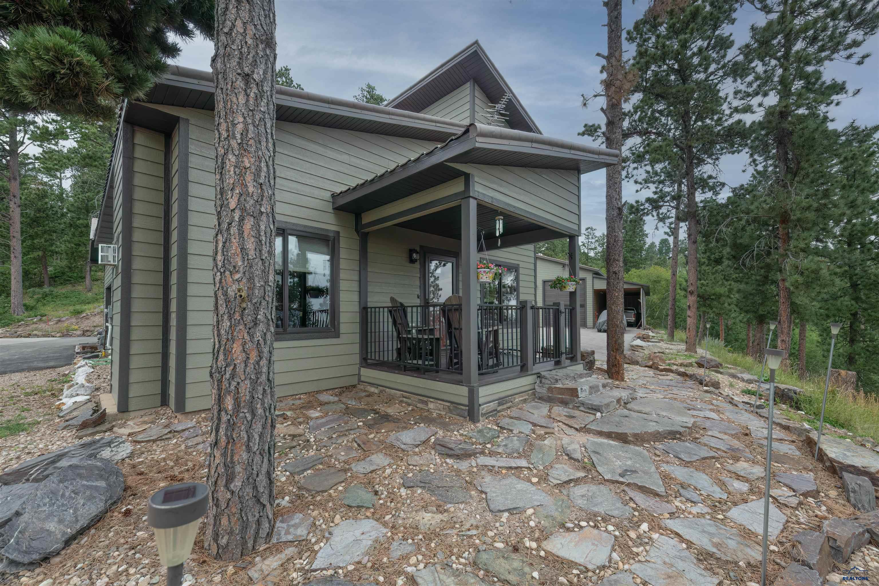 102 HERITAGE AVE