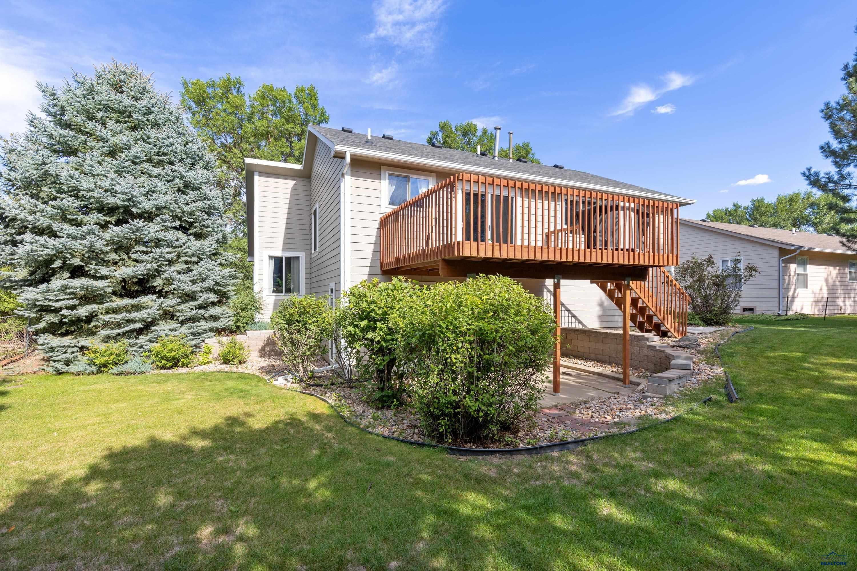 4011 MAPLE AVE