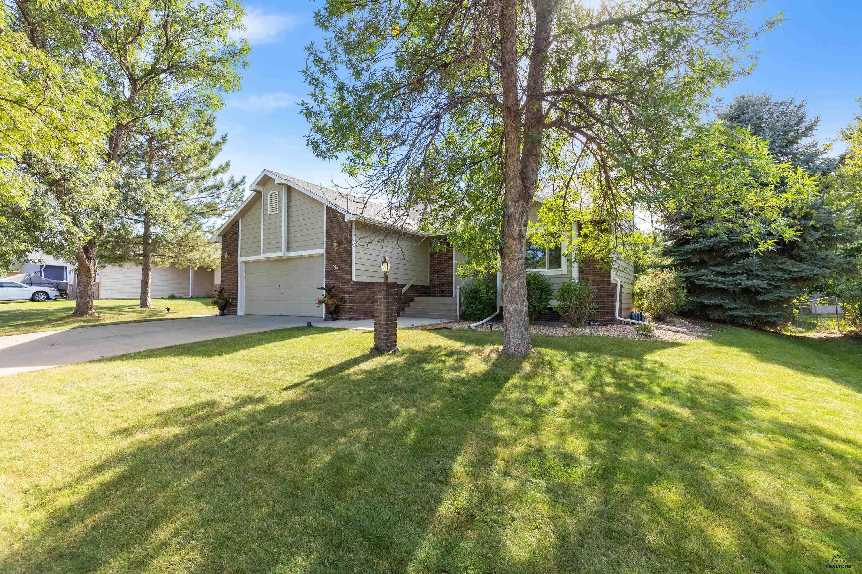 4011 MAPLE AVE