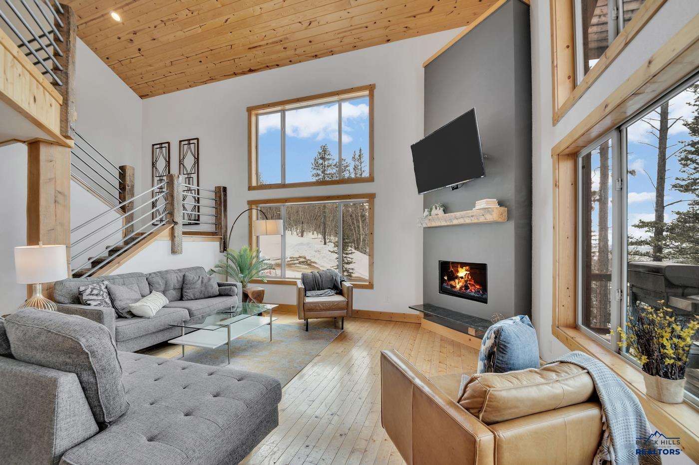 Lead, South Dakota, 57754, United States, 4 Bedrooms Bedrooms, ,3 BathroomsBathrooms,Residential,Active,2007315