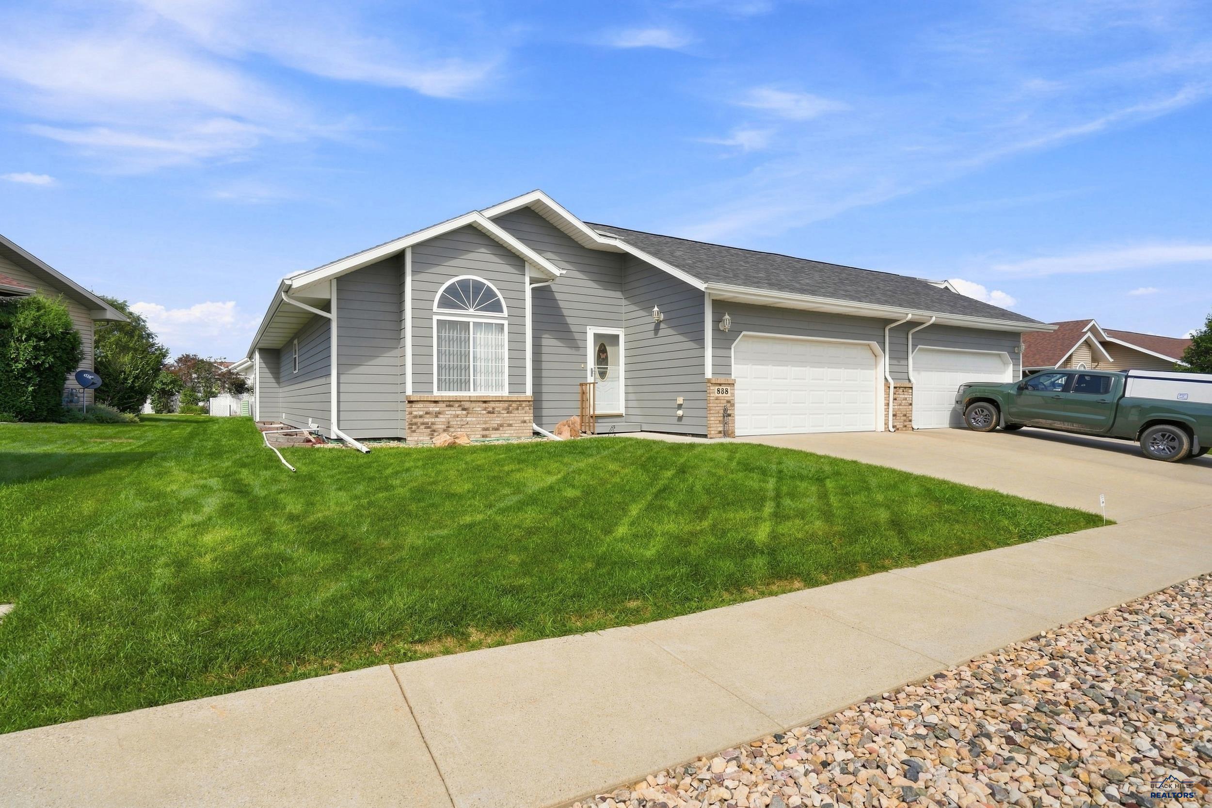 838 SAGEWOOD