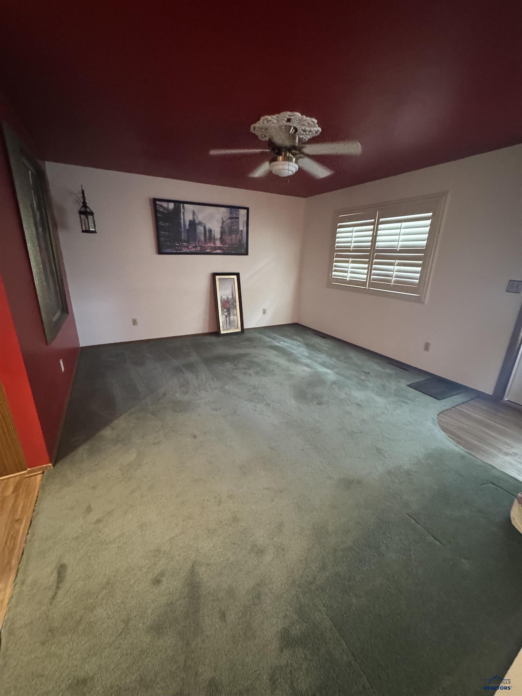 5712 MEADOW RIDGE