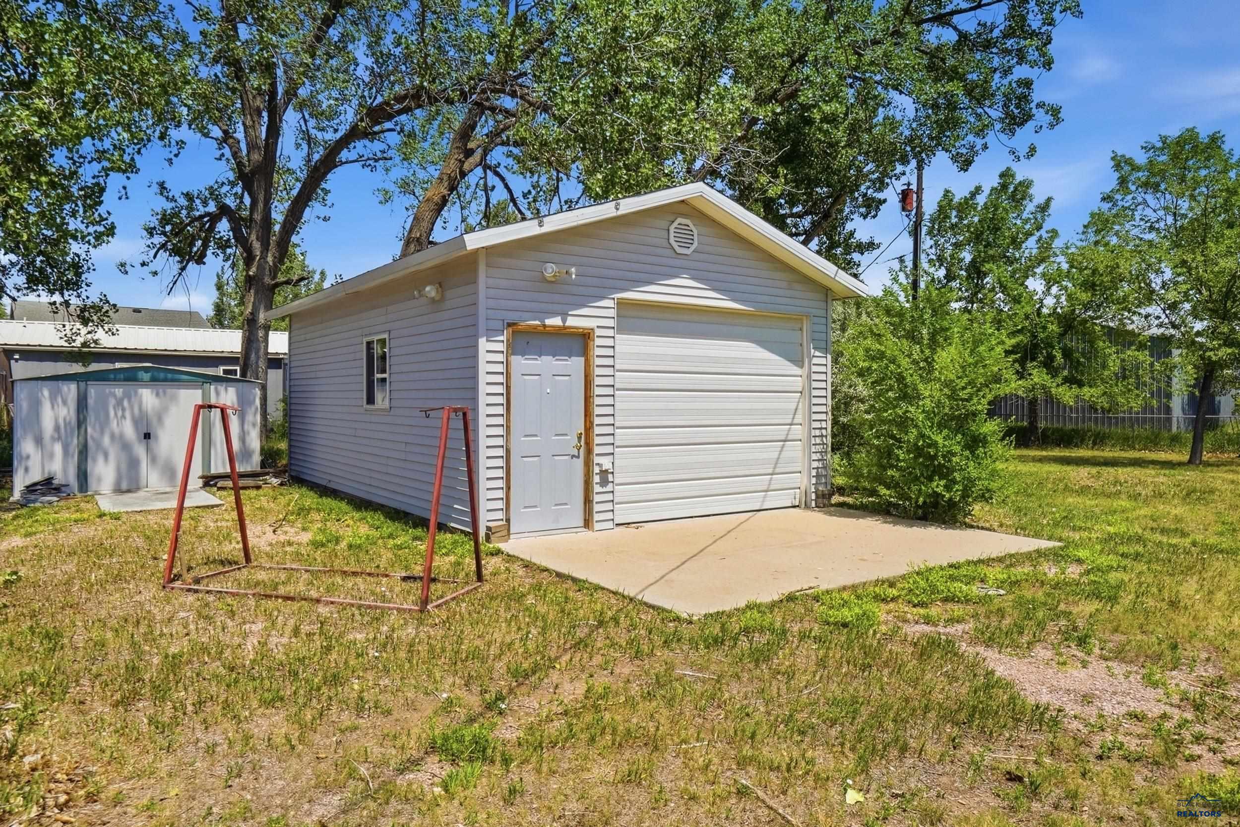 112 WESTSIDE DR