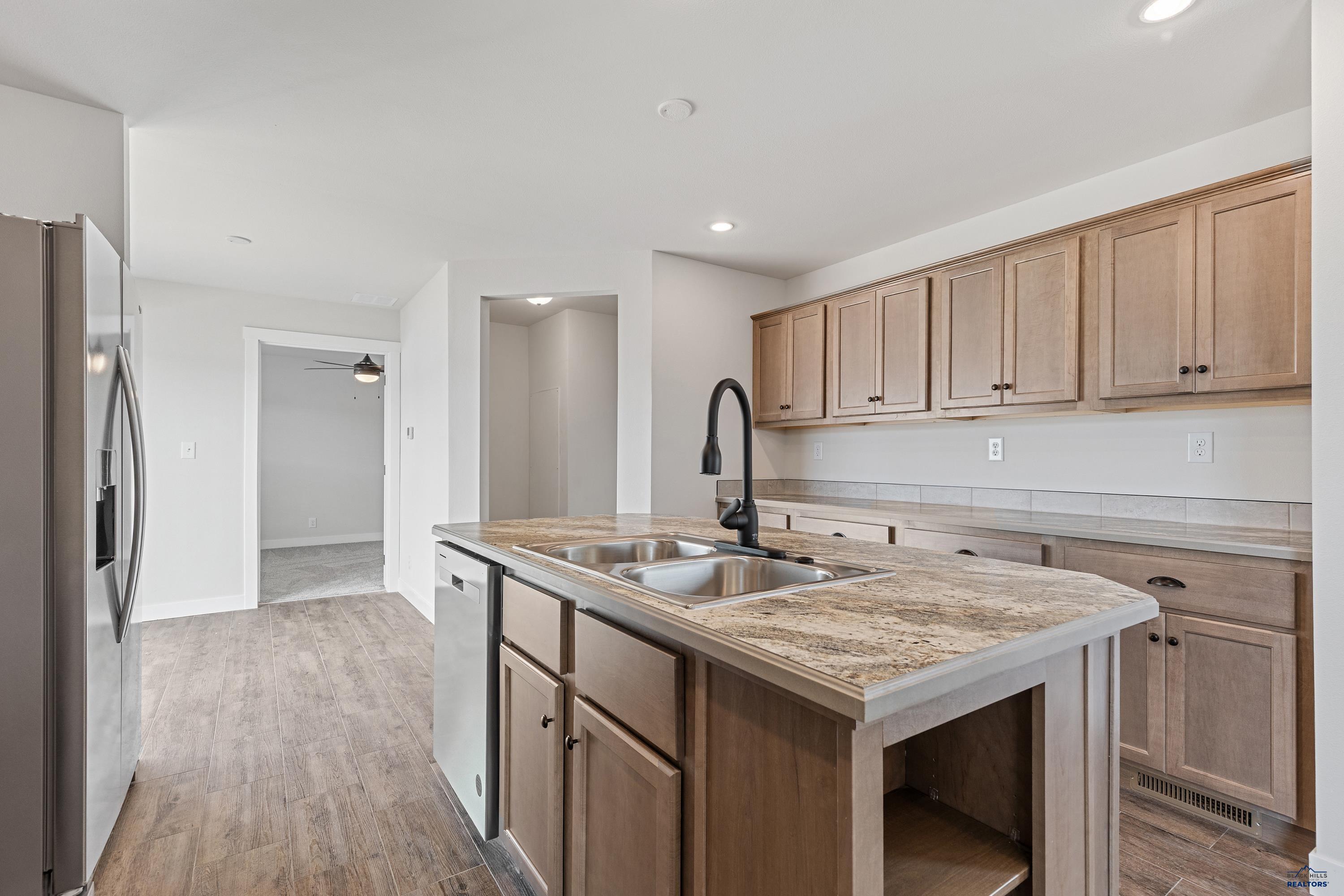 1717.101 E PHILADELPHIA