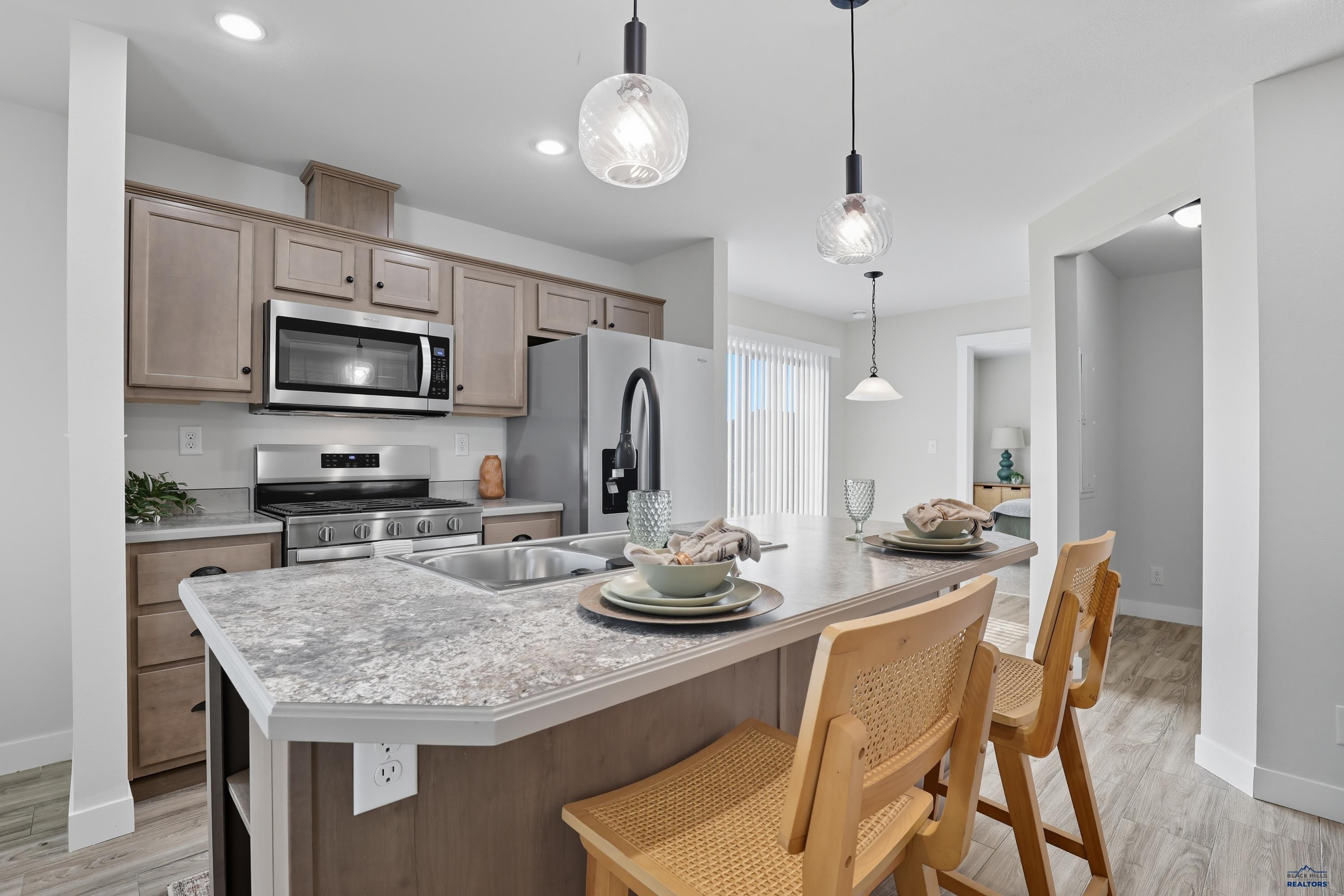 1717.101 E PHILADELPHIA