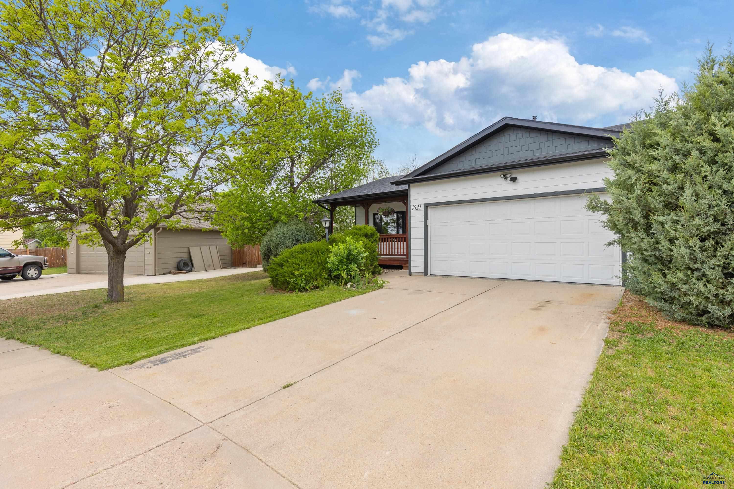 1621 COPPERFIELD DR