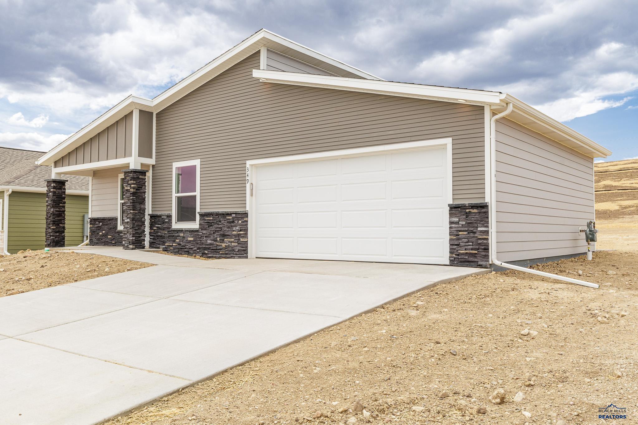 349 N VALLEY DR
