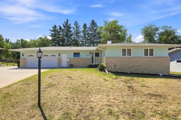 2413 HARNEY DR, RAPID CITY, SD 57702 - Image ff99f096ee38496d7edce8cfa7208f04/2956496704