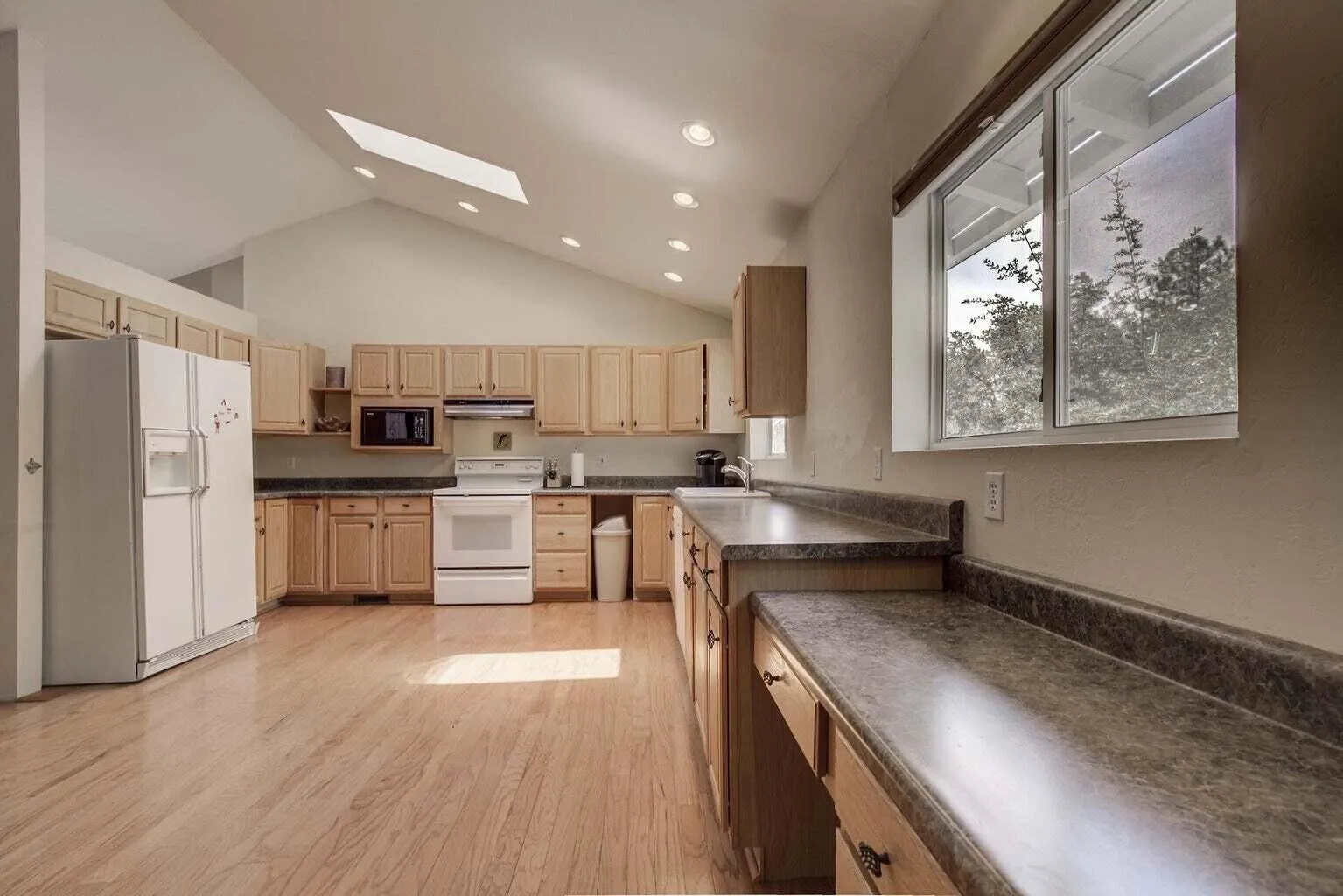 Pine, Arizona 85544, United States, 4 Bedrooms Bedrooms, ,2 BathroomsBathrooms,Residential,Active,226302