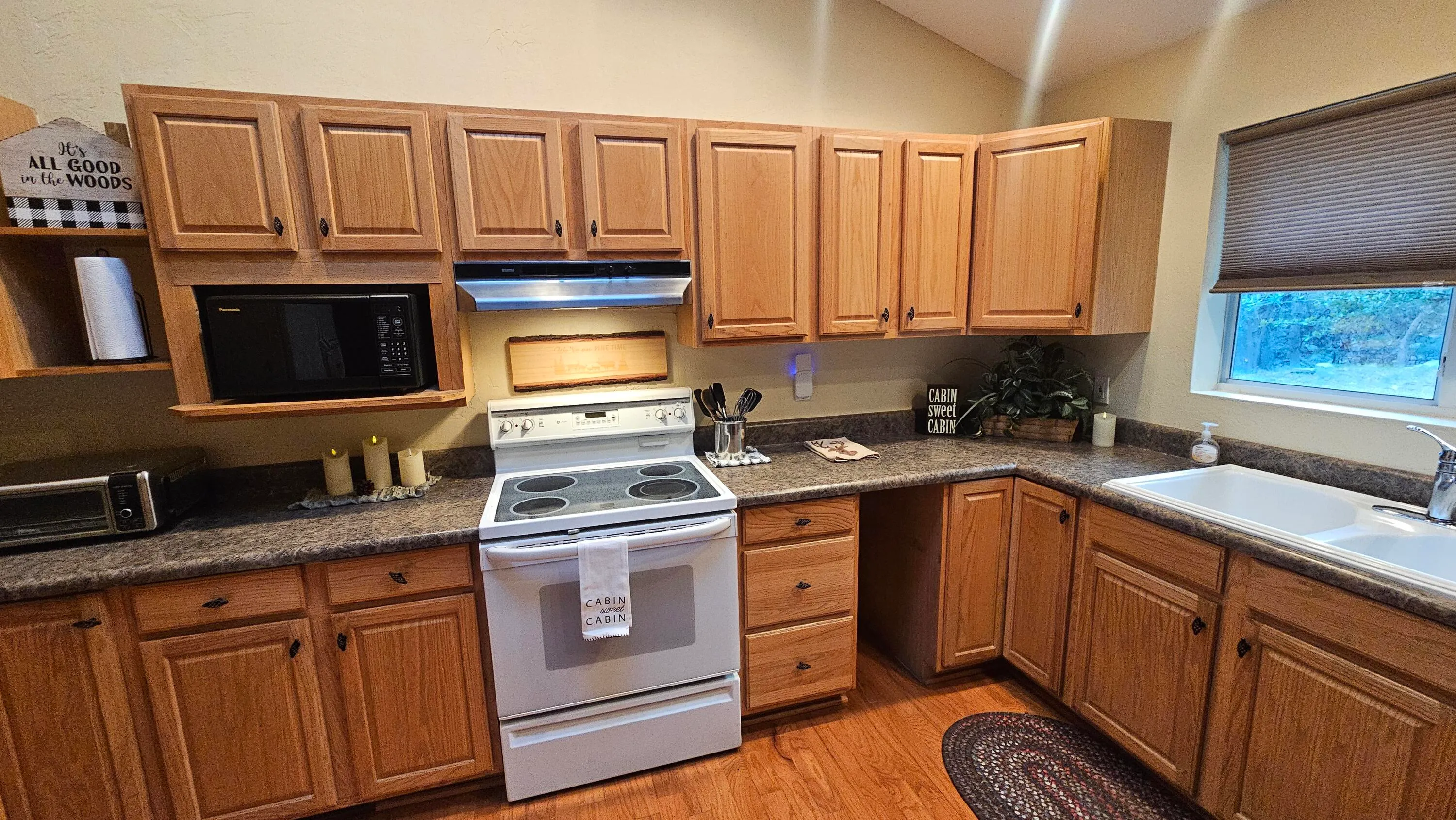 Pine, Arizona 85544, United States, 4 Bedrooms Bedrooms, ,2 BathroomsBathrooms,Residential,Active,226302