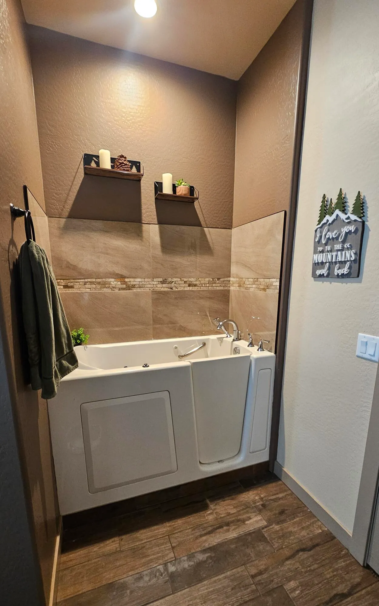 Pine, Arizona 85544, United States, 4 Bedrooms Bedrooms, ,2 BathroomsBathrooms,Residential,Active,131721