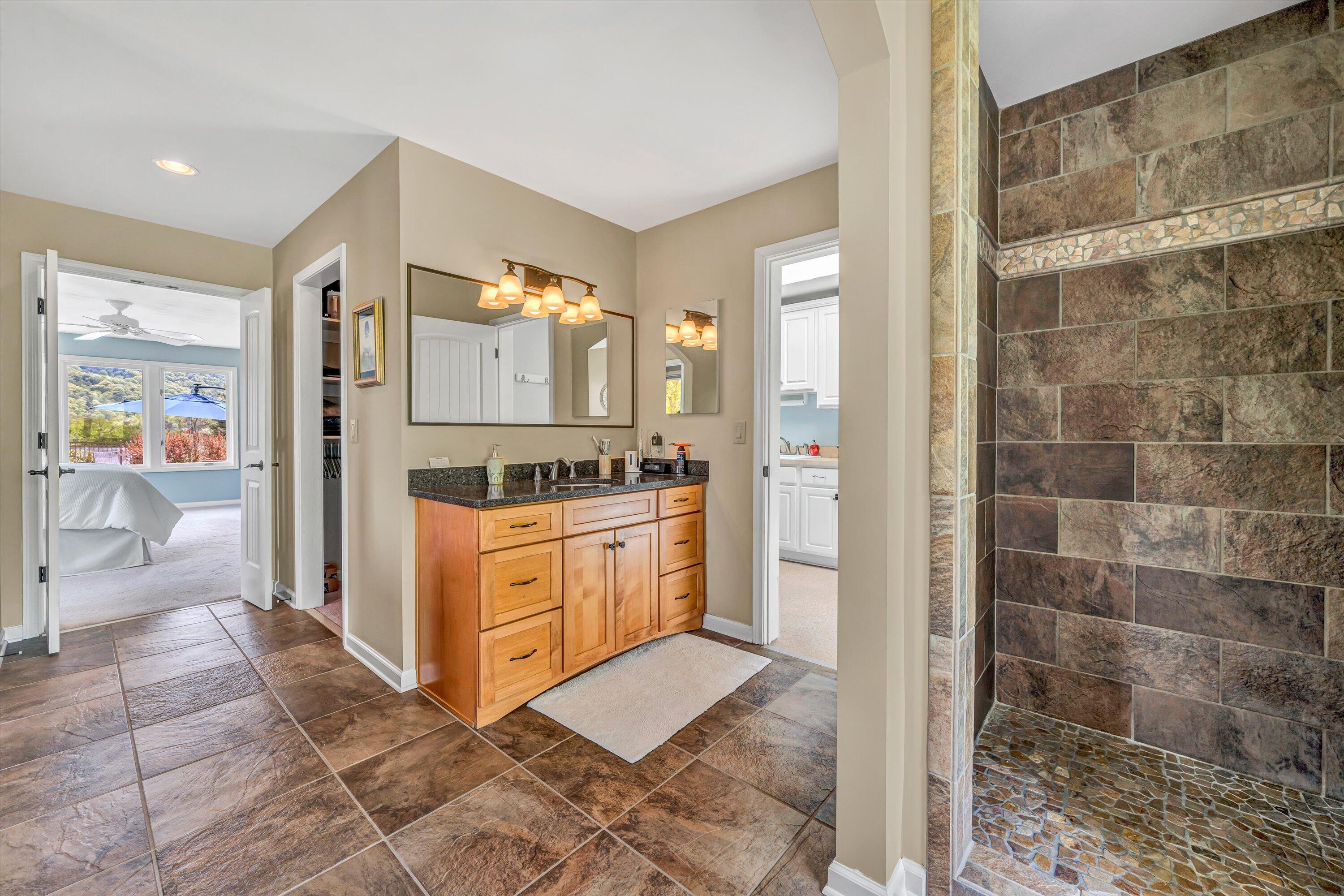 7077 Hollyberry Rd, Roanoke, Virginia image 25