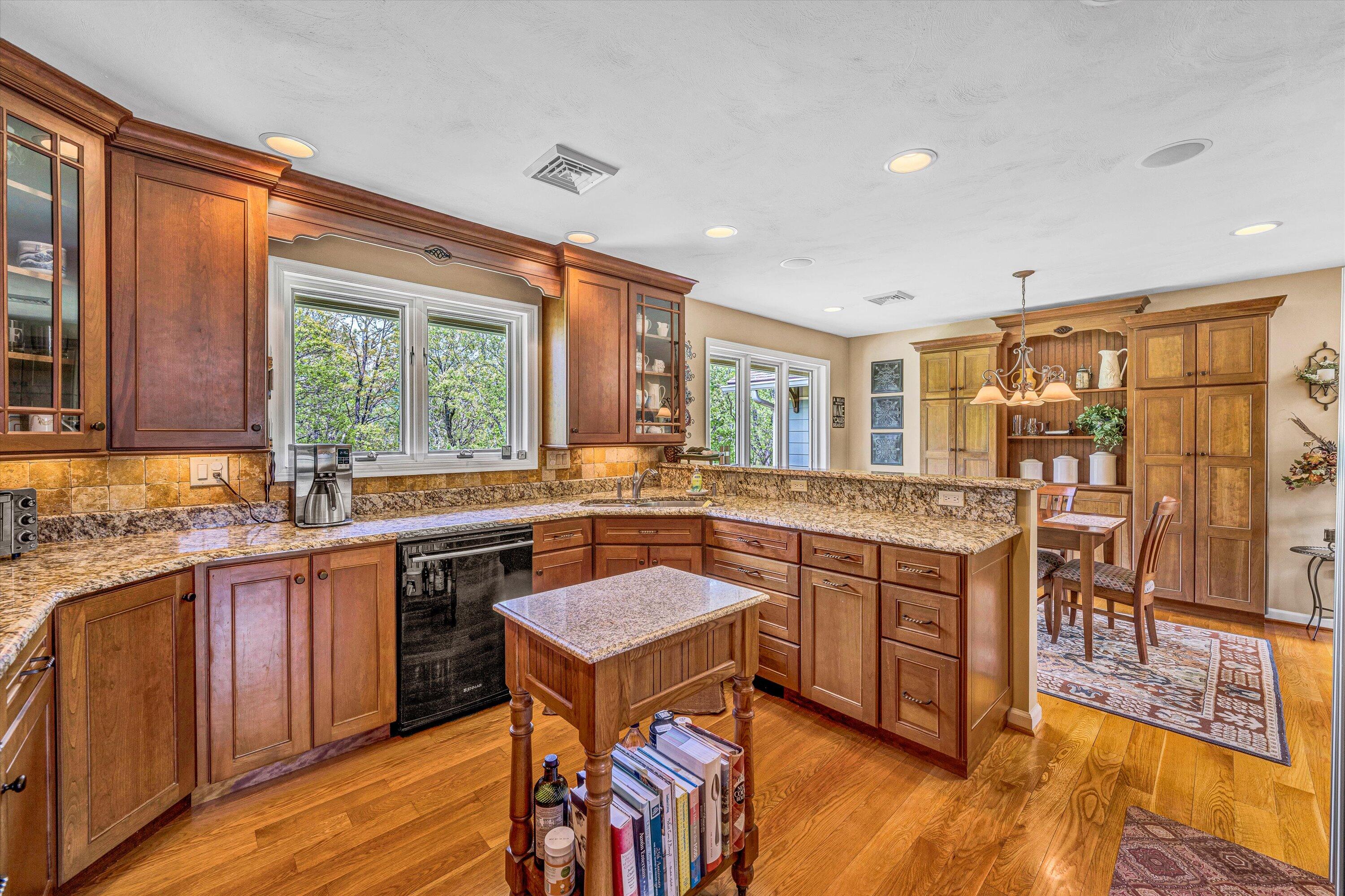 7077 Hollyberry Rd, Roanoke, Virginia image 16