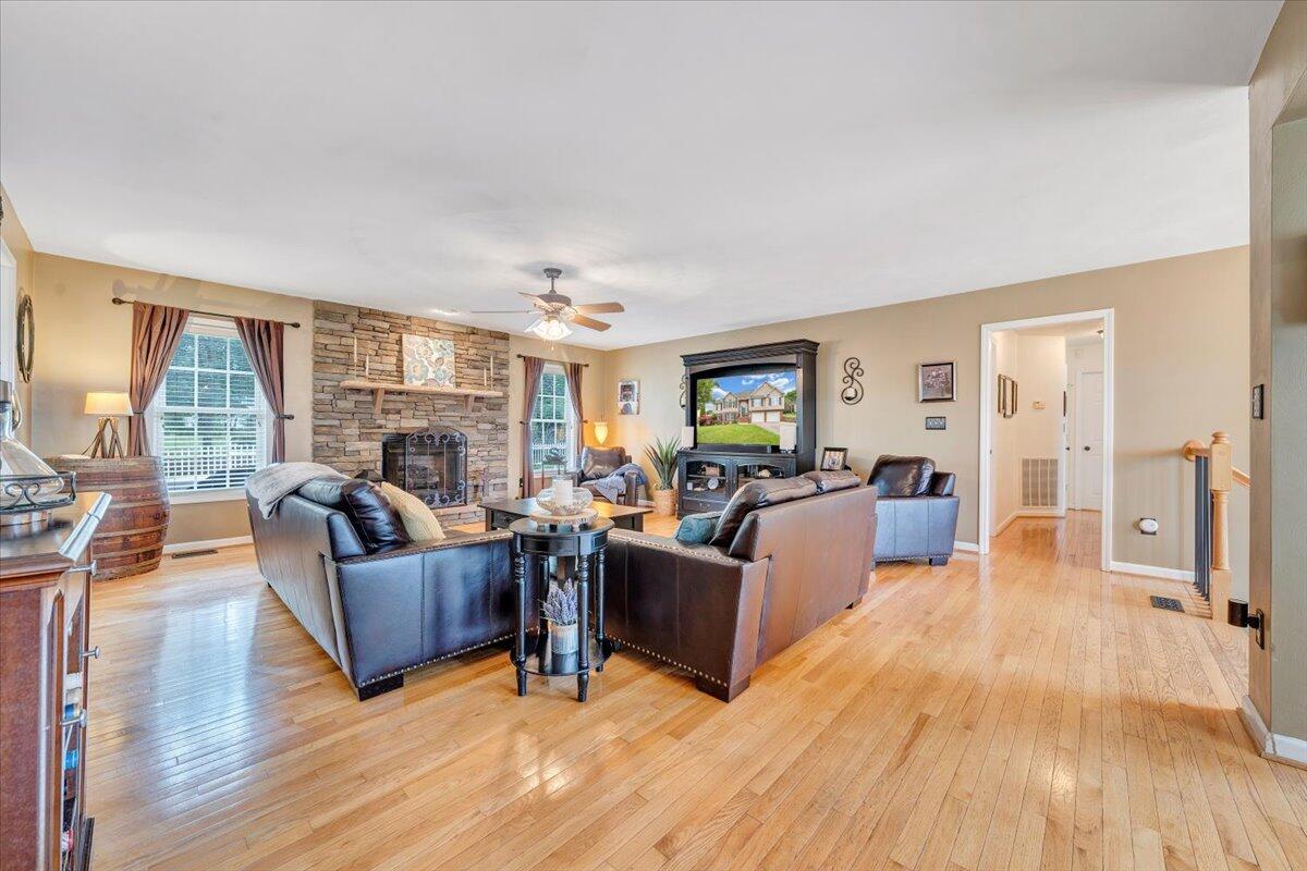 633 Castleridge Rd, Vinton, Virginia image 9