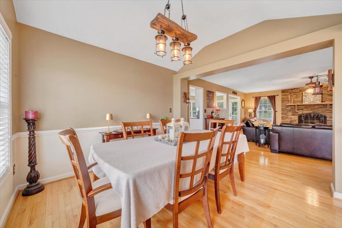 633 Castleridge Rd, Vinton, Virginia image 18