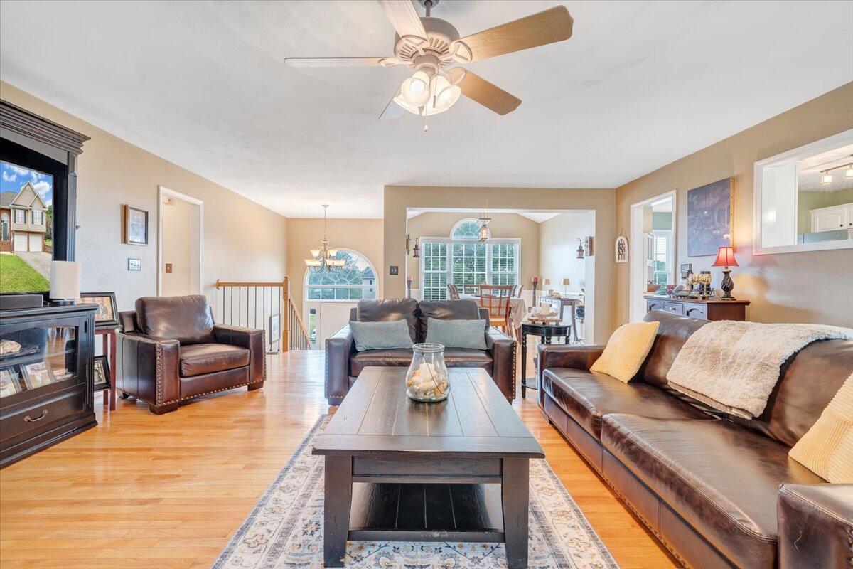 633 Castleridge Rd, Vinton, Virginia image 11