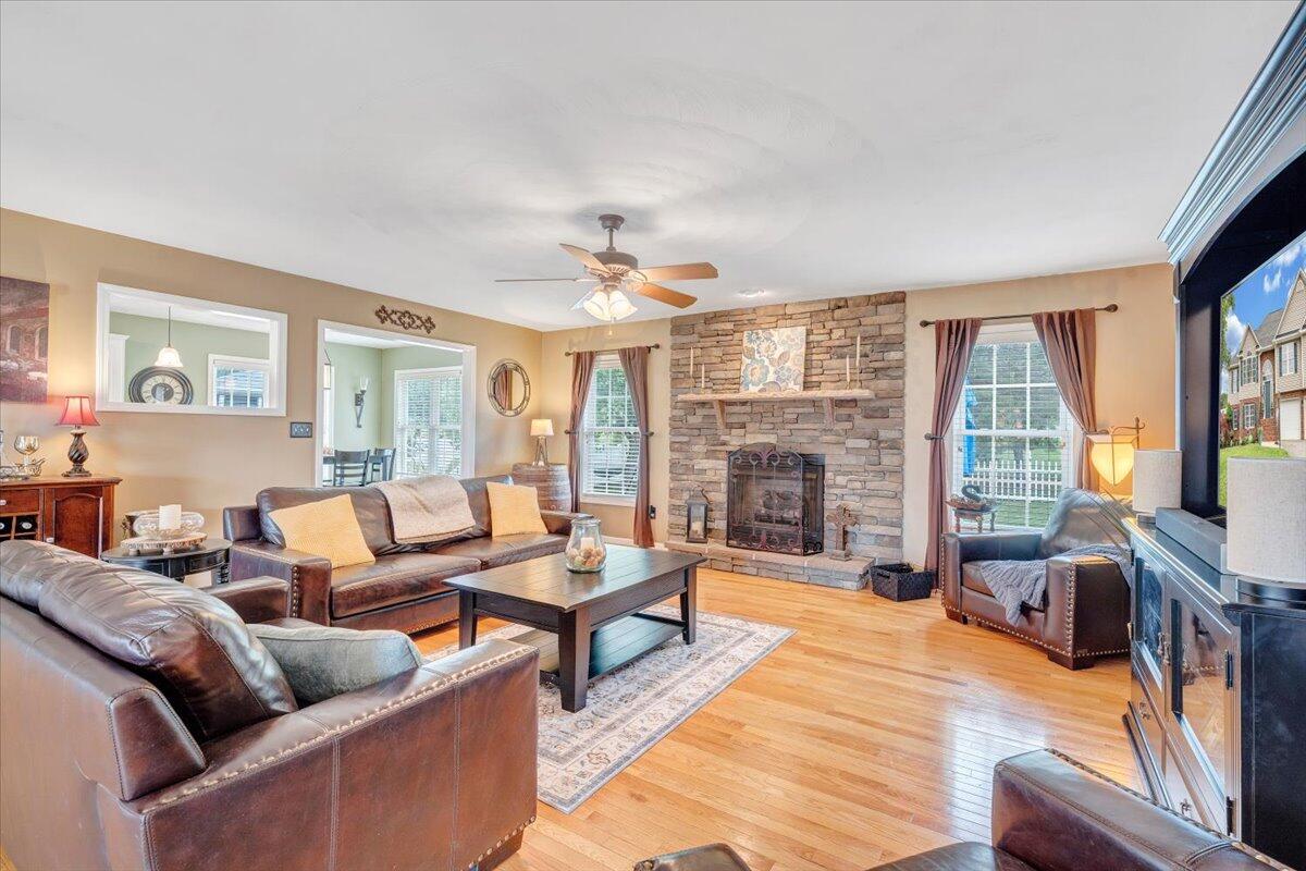 633 Castleridge Rd, Vinton, Virginia image 5