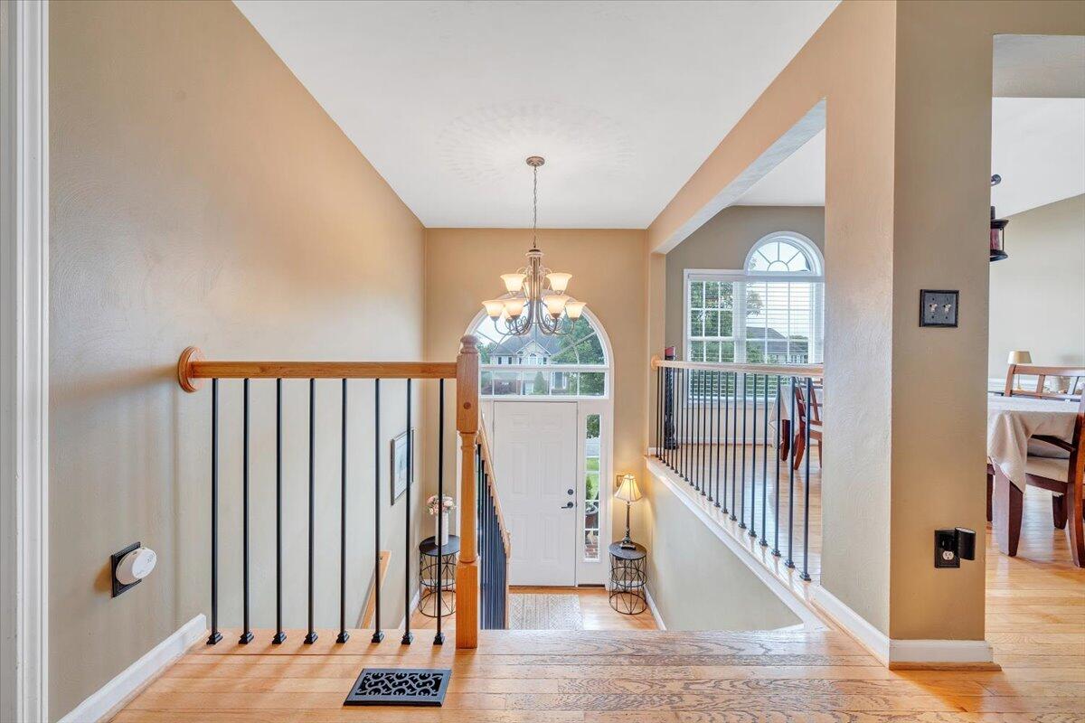 633 Castleridge Rd, Vinton, Virginia image 3