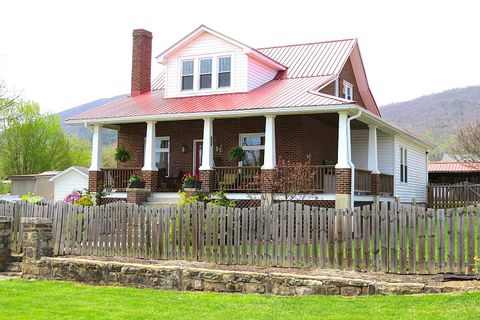 Homes For Sale - 412 Salem Ave<br/> New Castle, VA 24127