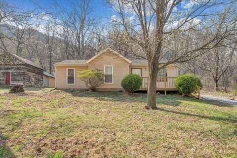 Homes For Sale - 6023 Poor Mountain Rd<br/> Salem, VA 24153