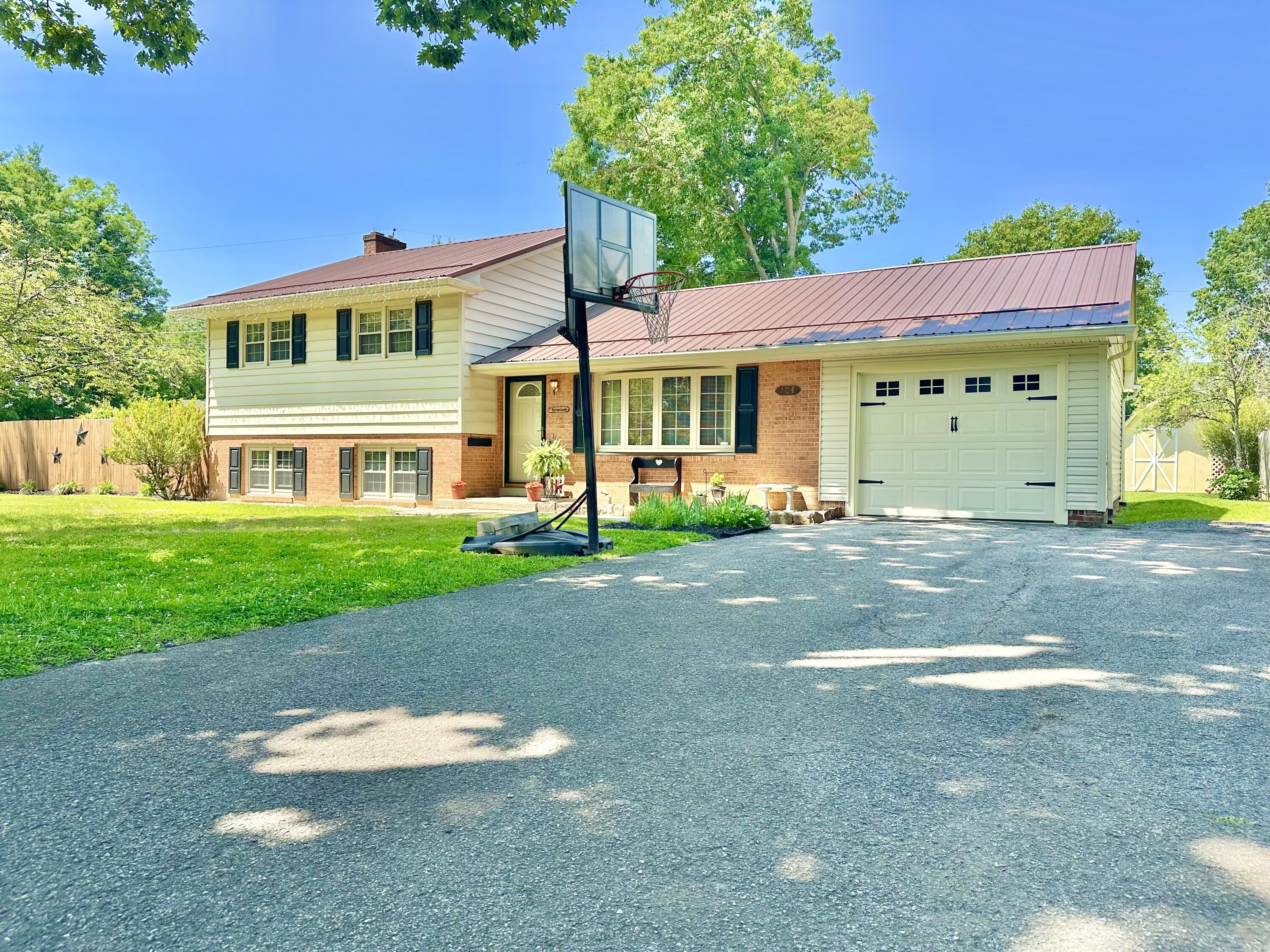 104 Wintergreen Ave, Clifton Forge, Virginia image 1