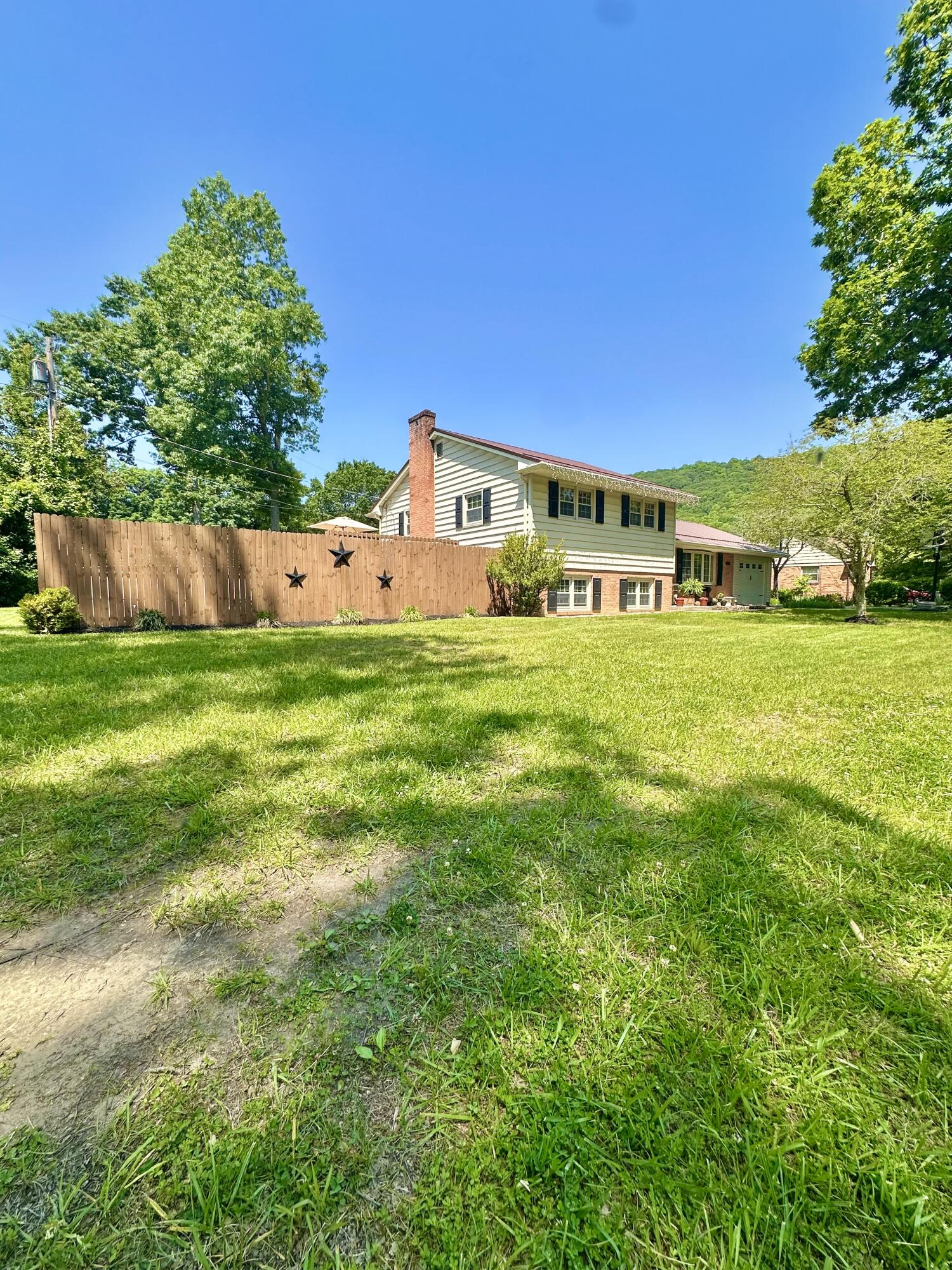 104 Wintergreen Ave, Clifton Forge, Virginia image 3