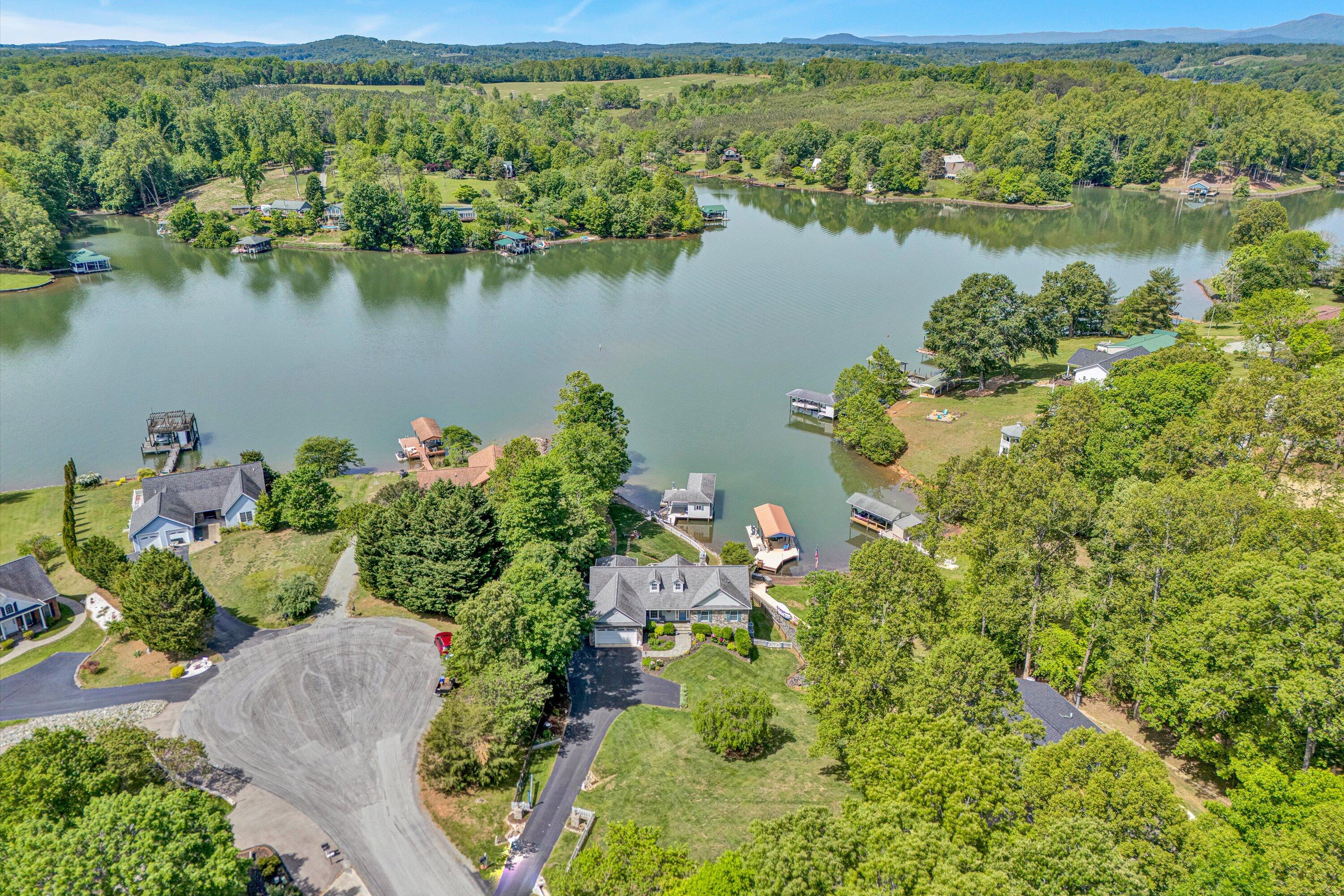 168 Sandy Point Ct, Union Hall, Virginia image 5