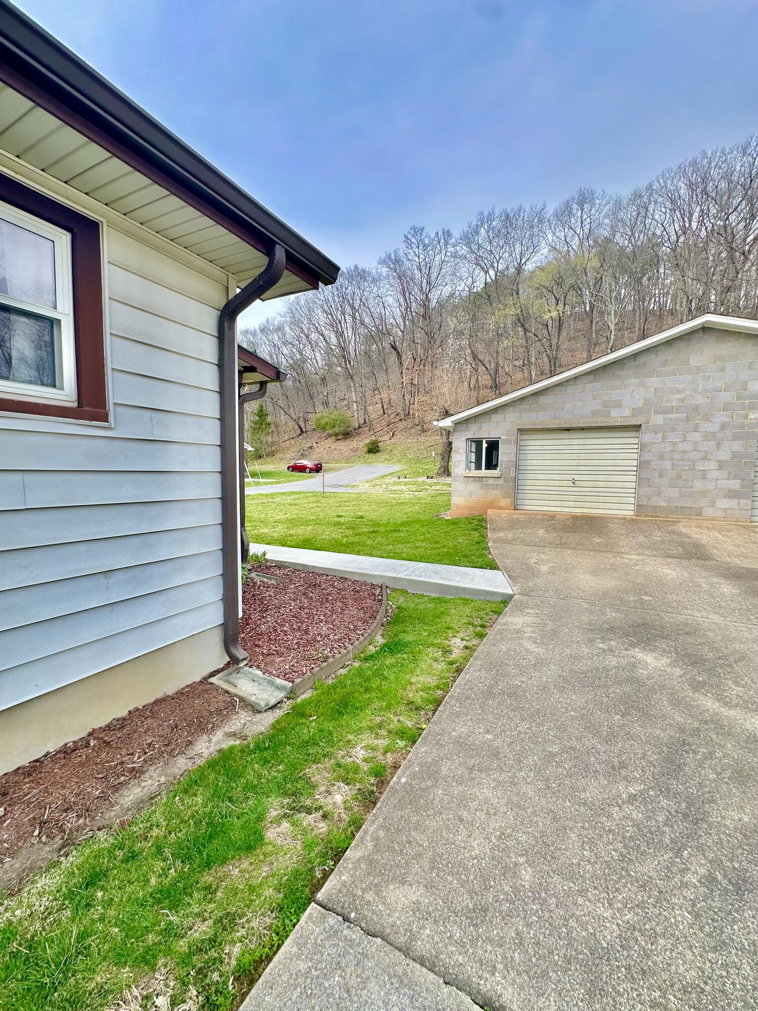1240 W Jackson St, Covington, Virginia image 7