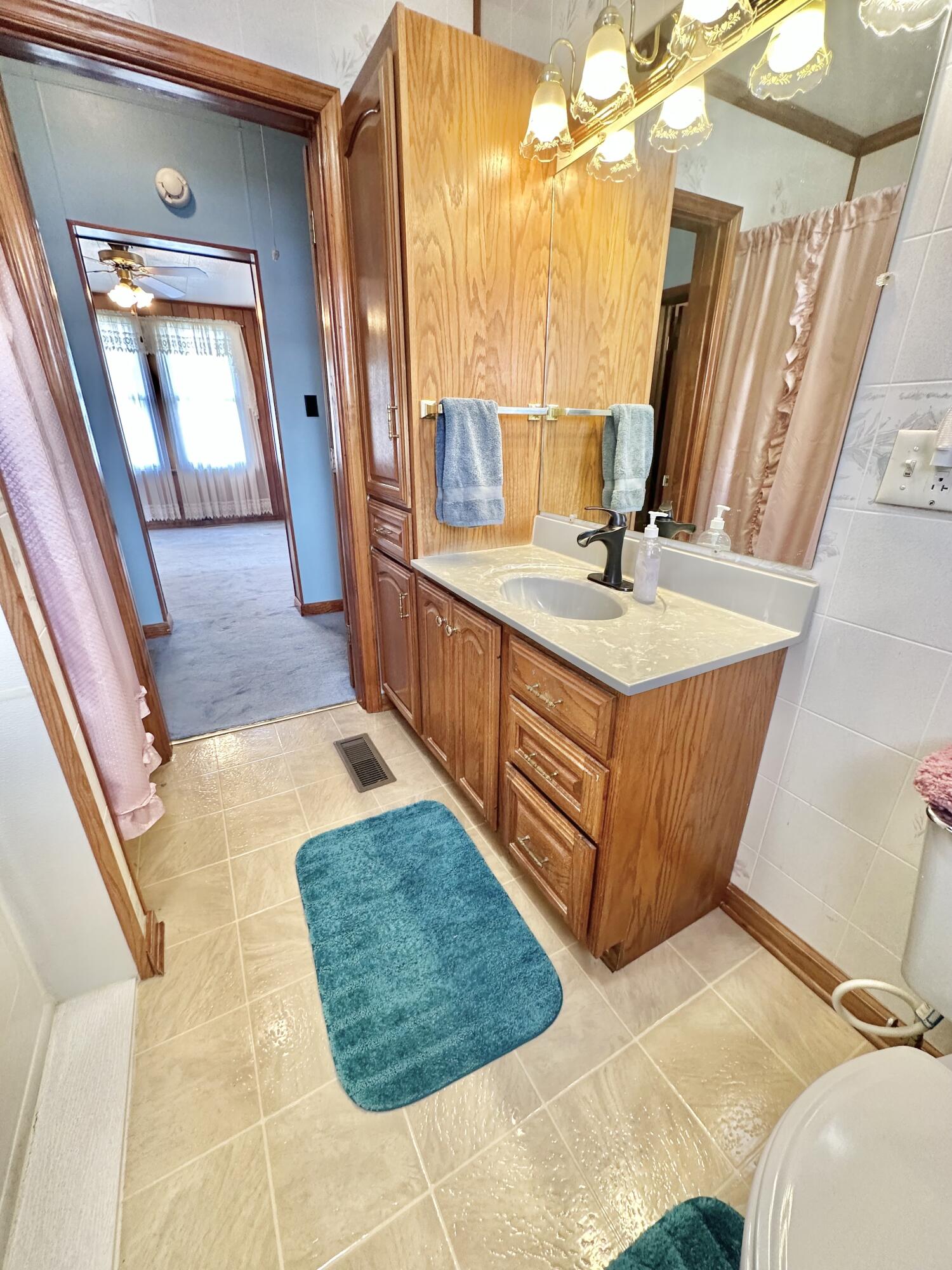 1240 W Jackson St, Covington, Virginia image 25