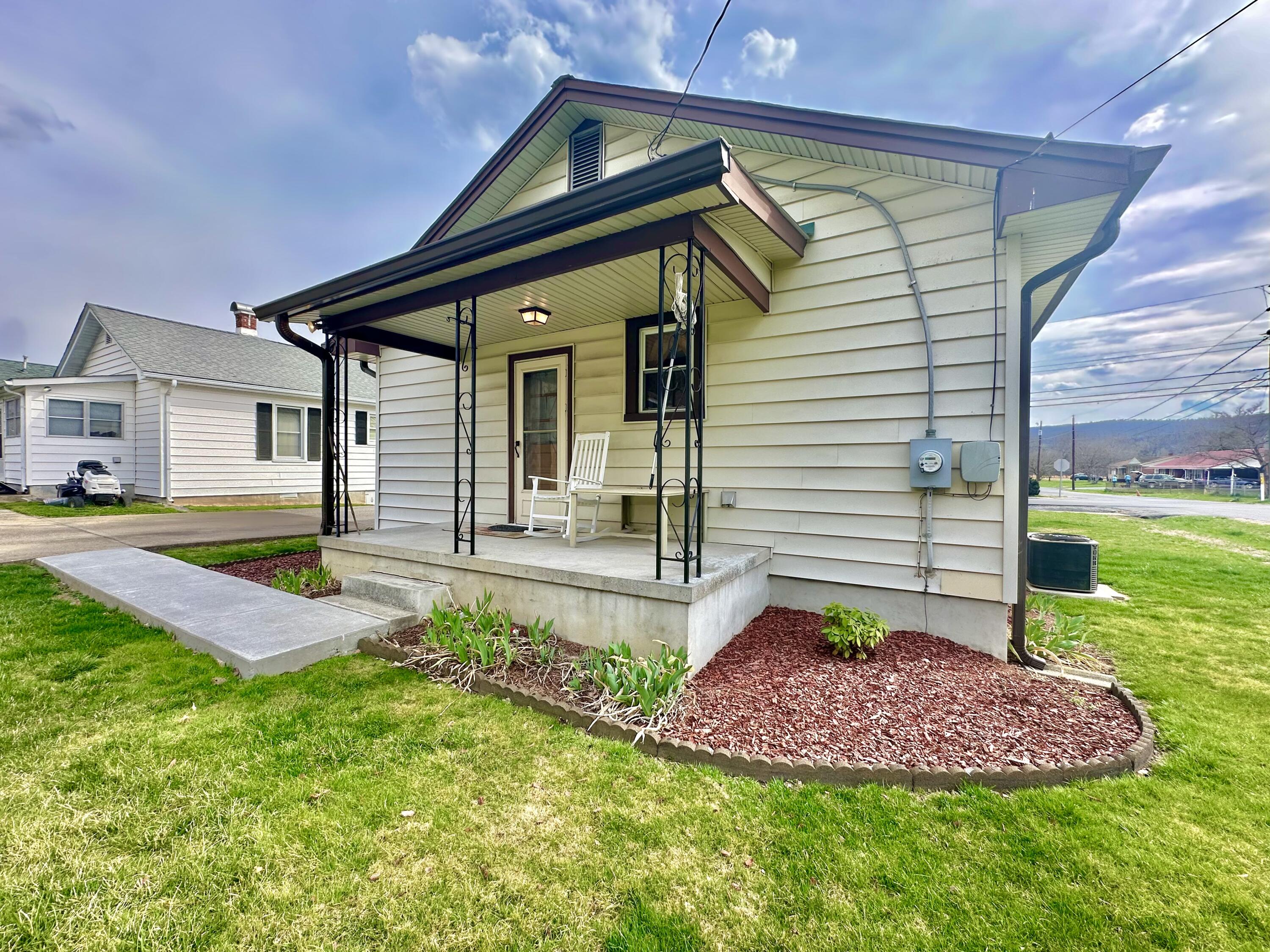 1240 W Jackson St, Covington, Virginia image 10