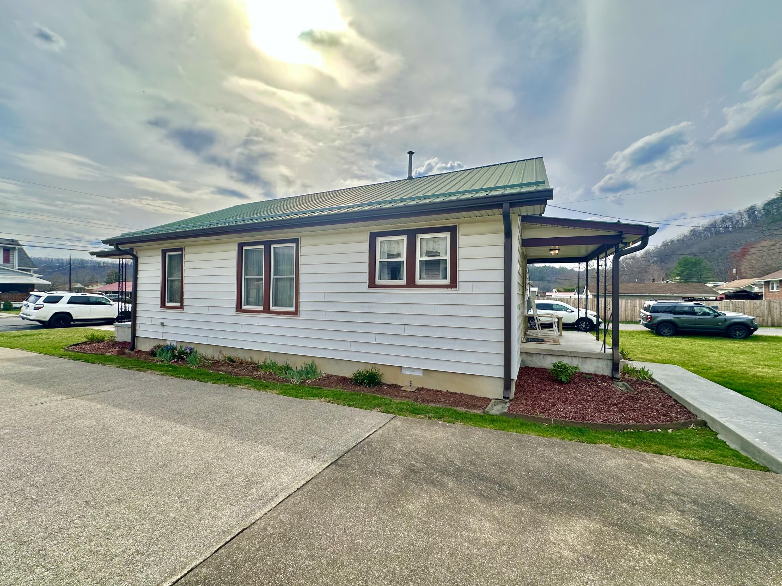 1240 W Jackson St, Covington, Virginia image 8