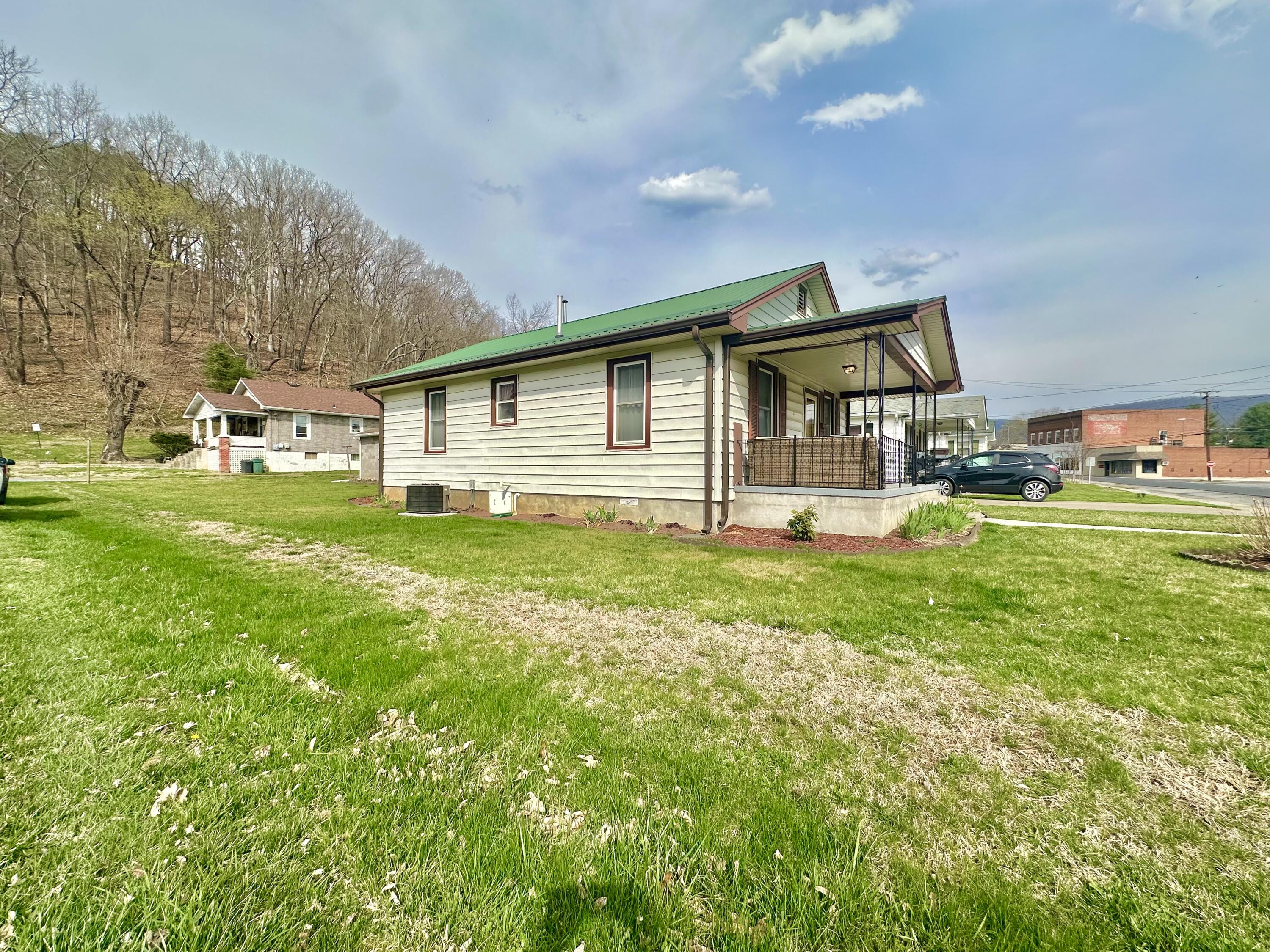 1240 W Jackson St, Covington, Virginia image 6