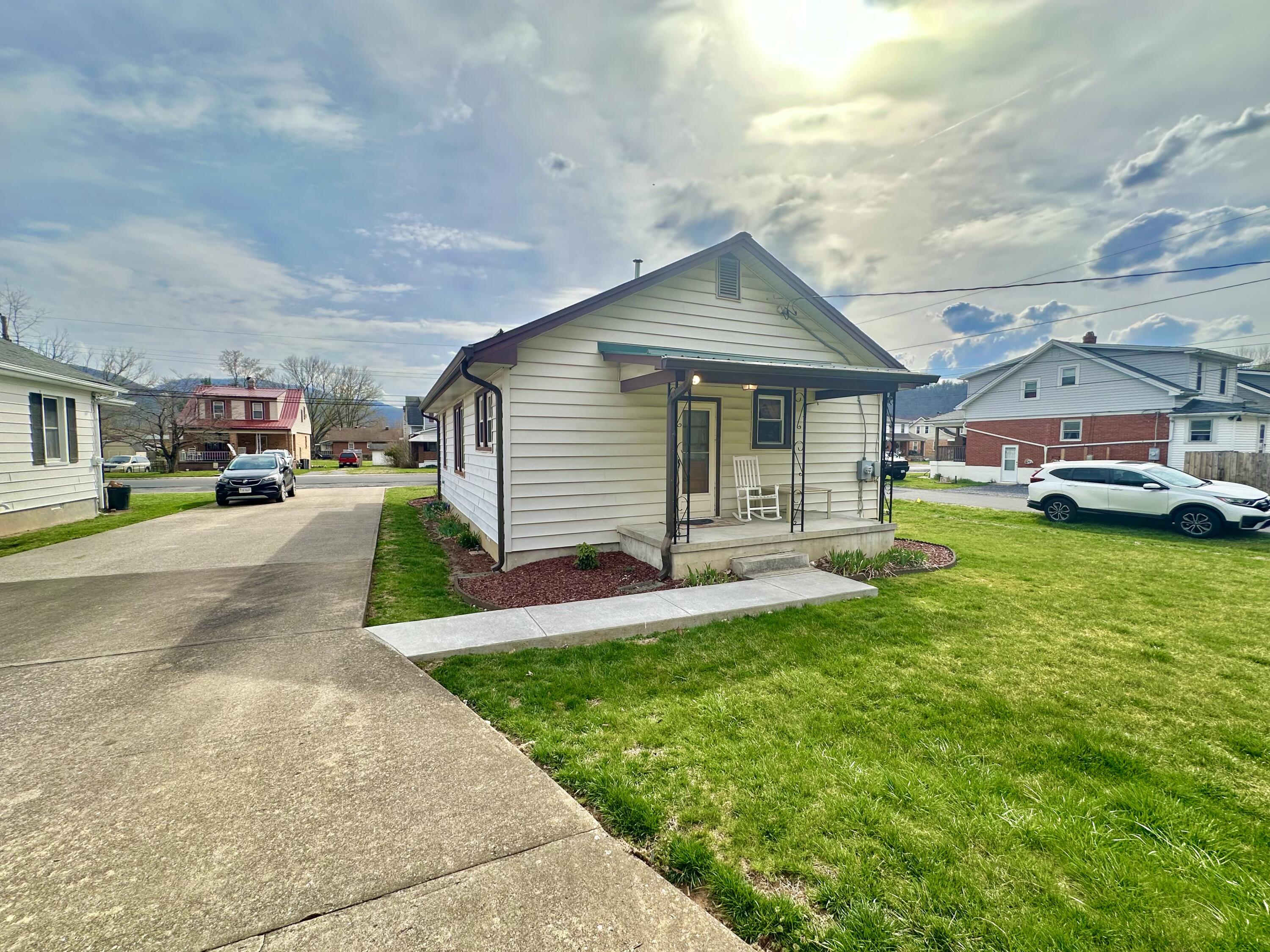 1240 W Jackson St, Covington, Virginia image 9