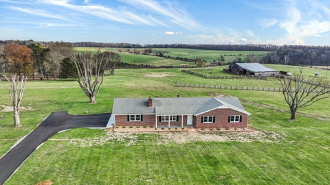Homes For Sale - 2558 Smith Mountain Lake Pkwy<br/> Huddleston, VA 24104