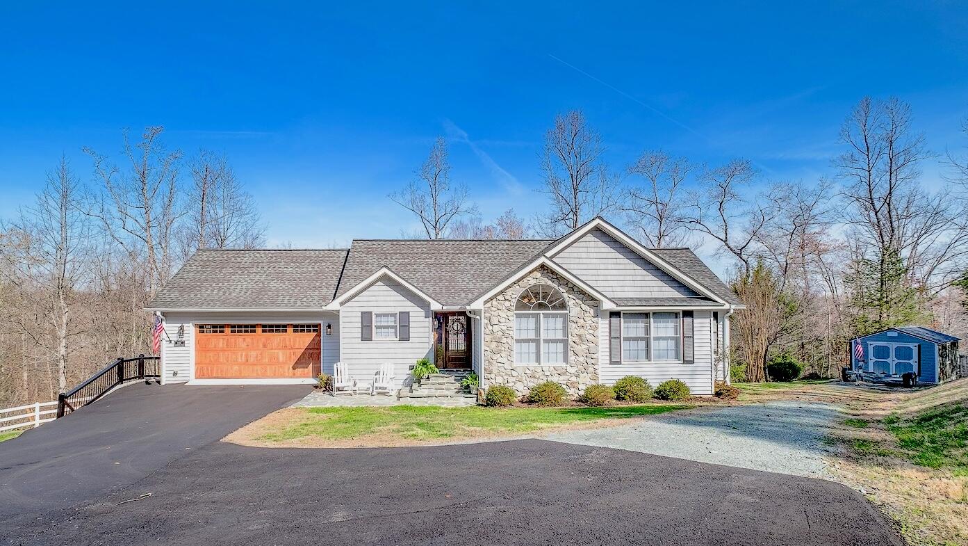 Moneta, Virginia, 24121, United States, 4 Bedrooms Bedrooms, ,4 BathroomsBathrooms,Residential,Active,2030954
