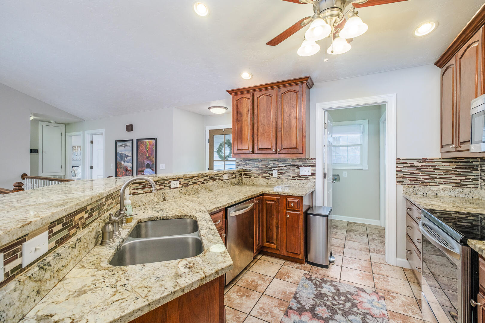 Moneta, Virginia, 24121, United States, 4 Bedrooms Bedrooms, ,4 BathroomsBathrooms,Residential,Active,2030954