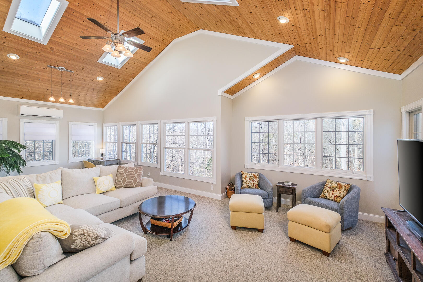 Moneta, Virginia, 24121, United States, 4 Bedrooms Bedrooms, ,4 BathroomsBathrooms,Residential,Active,2030954