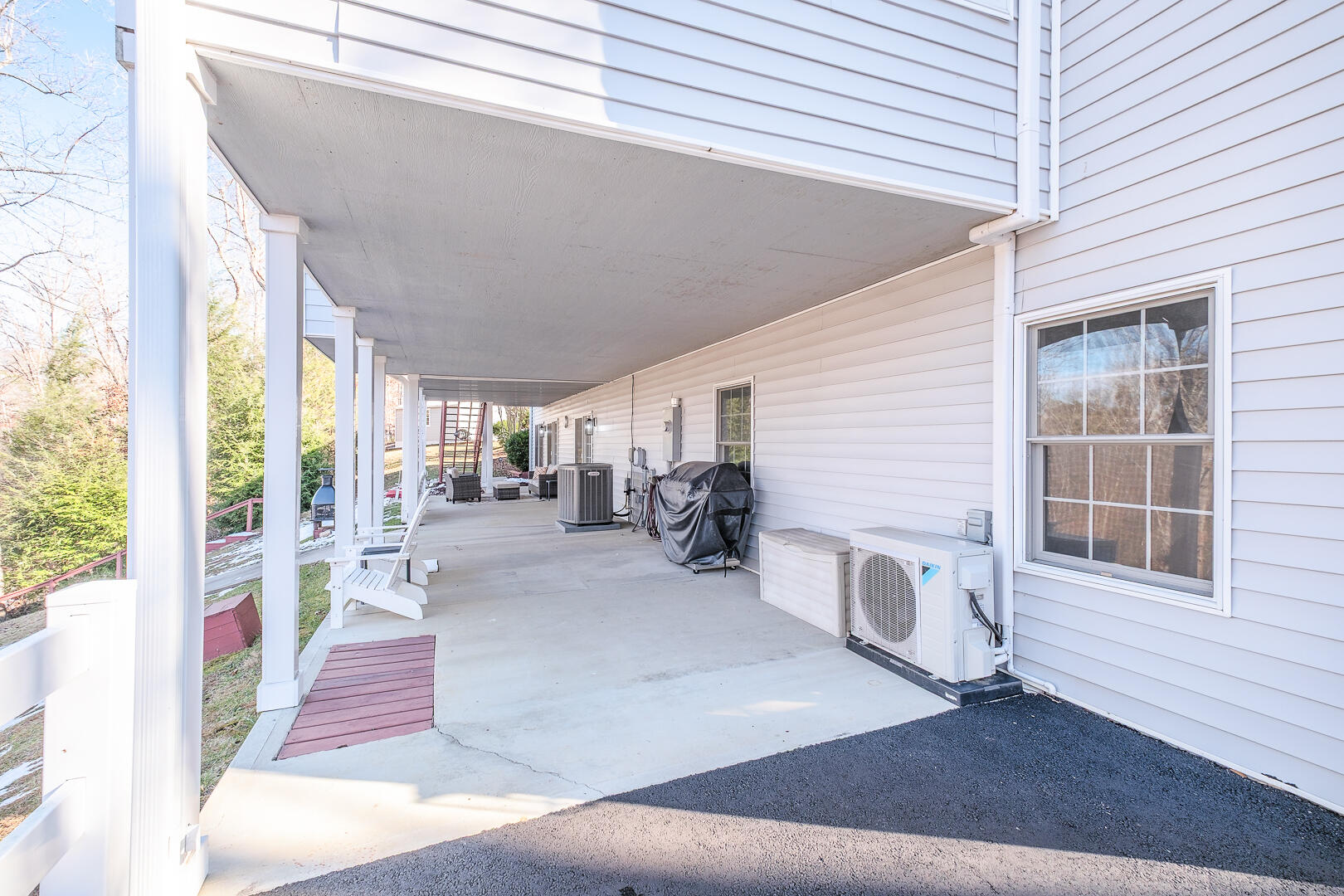 Moneta, Virginia, 24121, United States, 4 Bedrooms Bedrooms, ,4 BathroomsBathrooms,Residential,Active,2030954