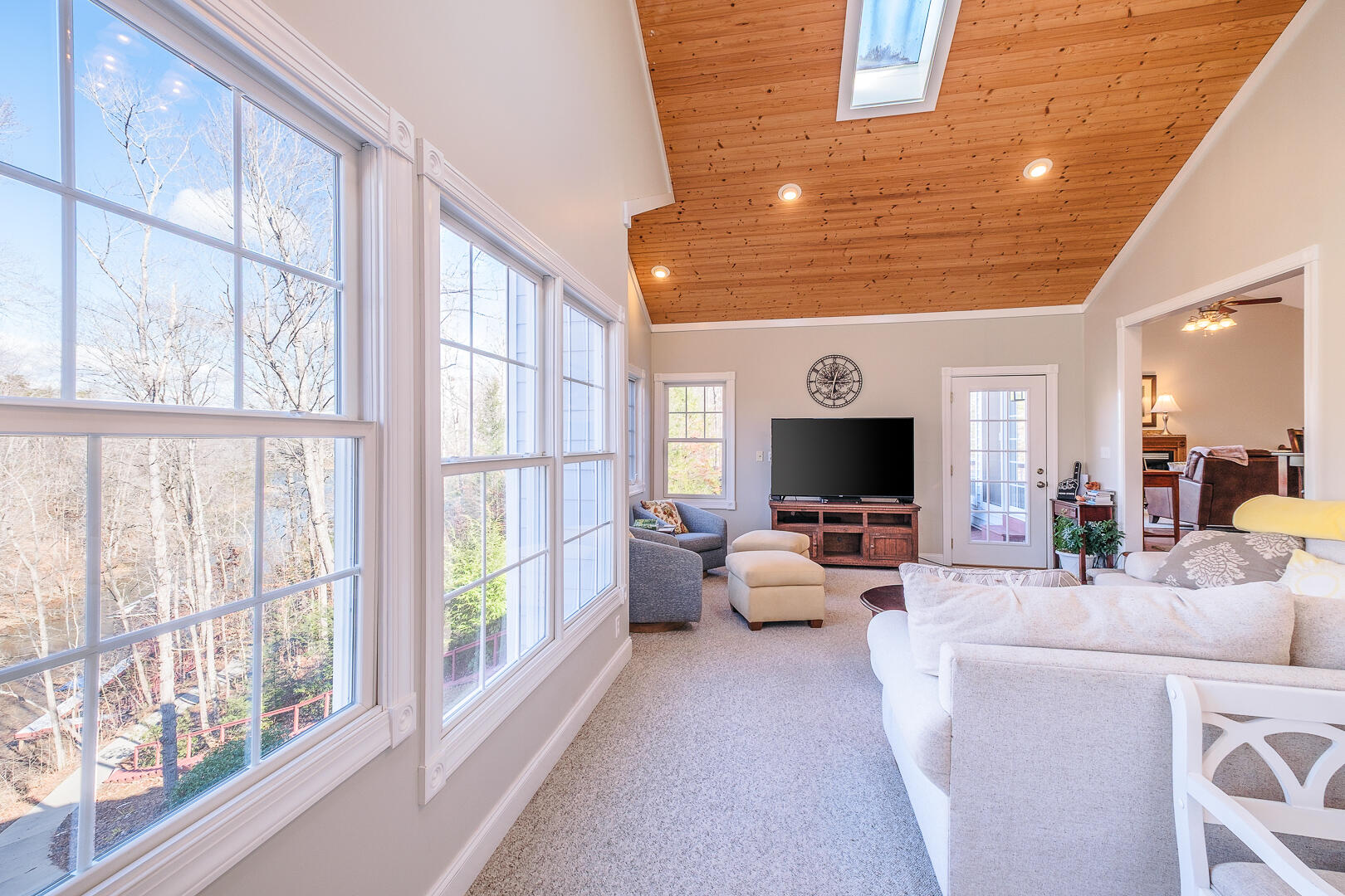 Moneta, Virginia, 24121, United States, 4 Bedrooms Bedrooms, ,4 BathroomsBathrooms,Residential,Active,2030954