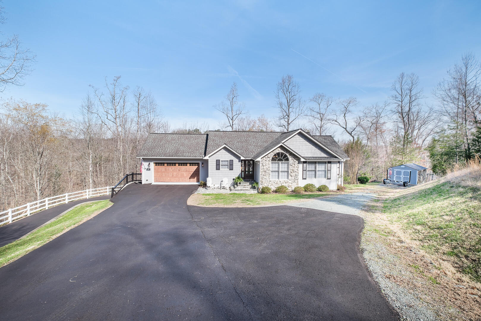 Moneta, Virginia, 24121, United States, 4 Bedrooms Bedrooms, ,4 BathroomsBathrooms,Residential,Active,2030954