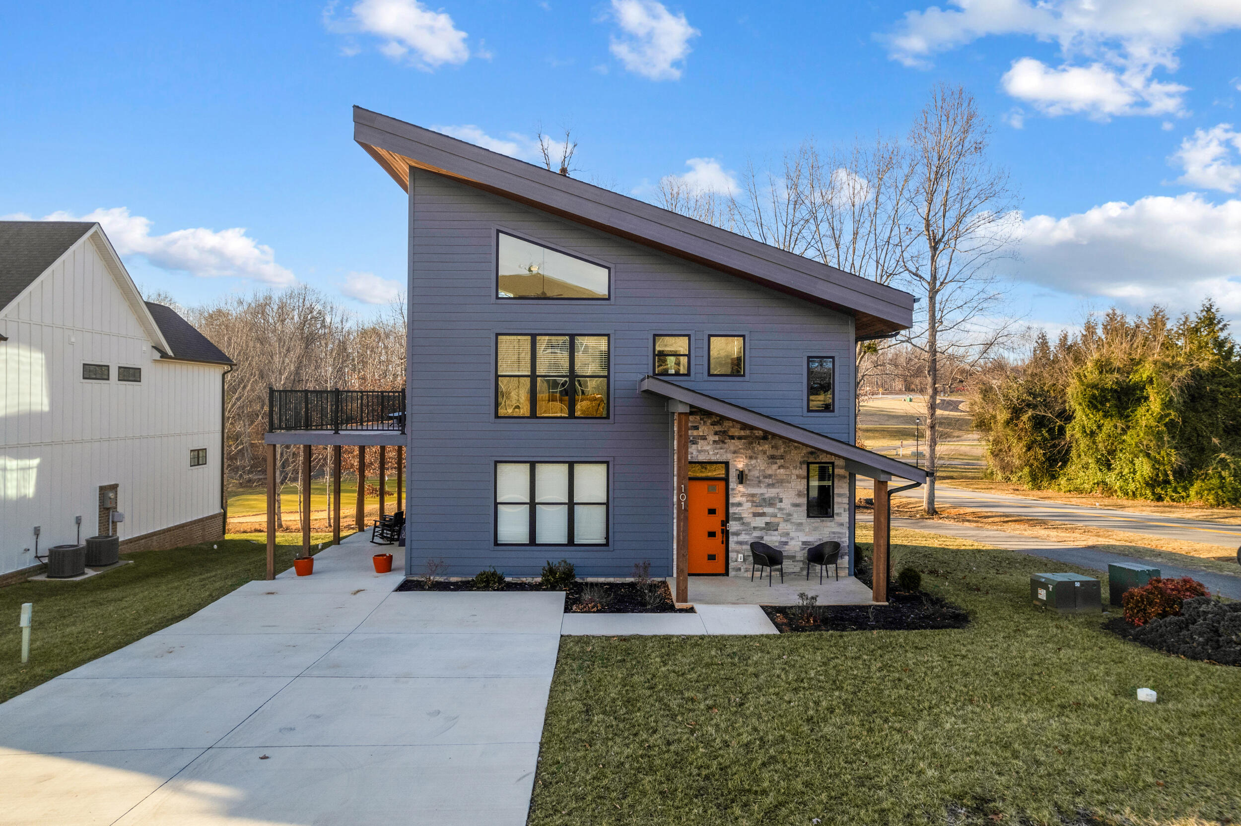 101 Retreat Ln, Huddleston, Virginia image 1