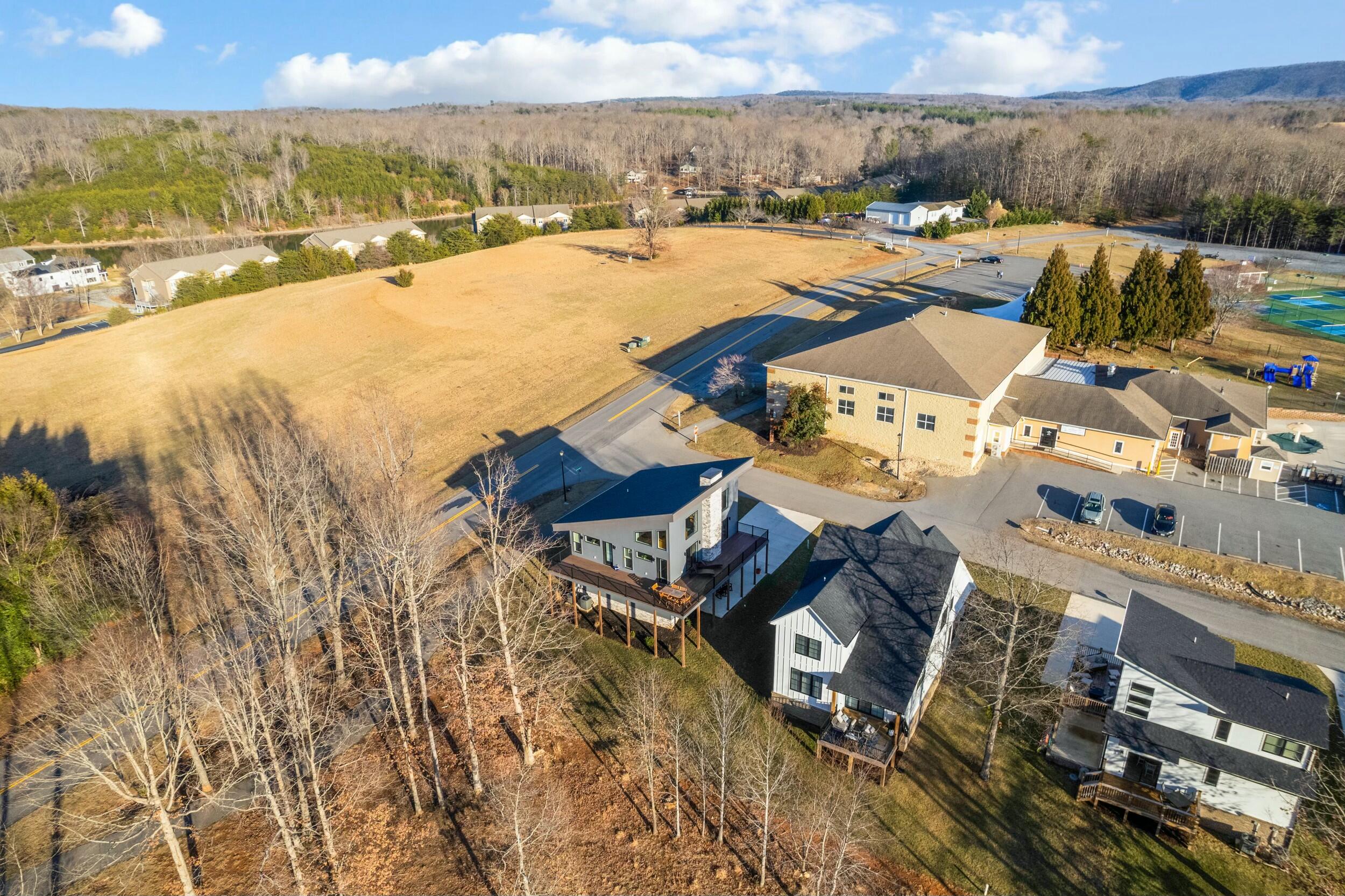 101 Retreat Ln, Huddleston, Virginia image 40