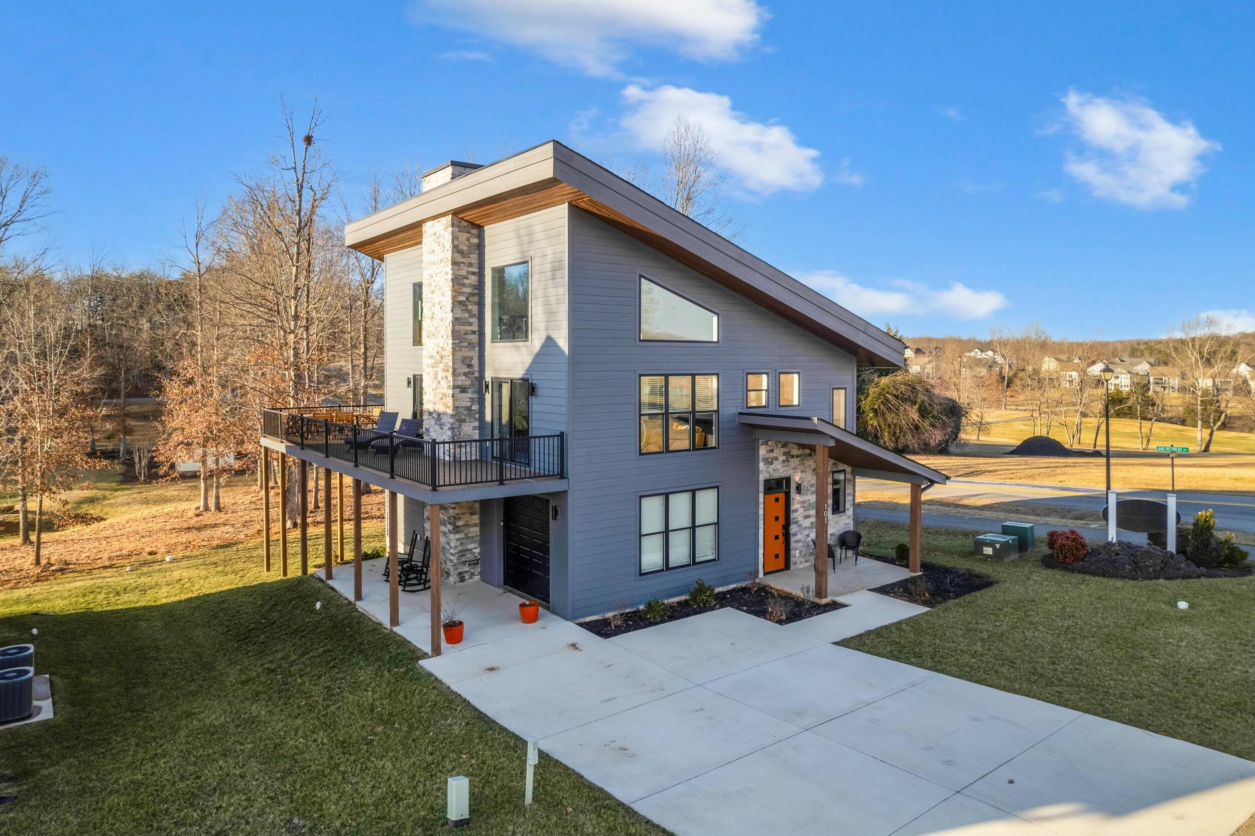 101 Retreat Ln, Huddleston, Virginia image 2
