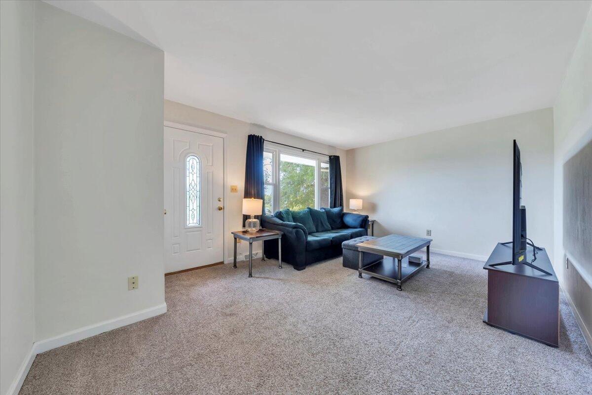 81 Ridgeview Cir, Roanoke, Virginia image 2