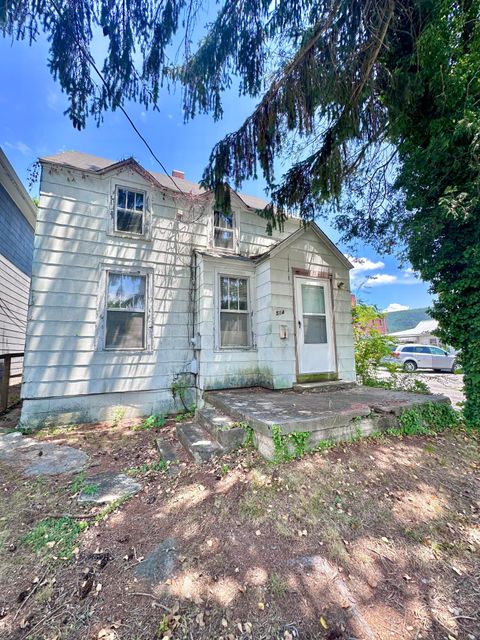 Photo of 514 Rose AVE, Clifton Forge, VA 24422 (MLS # 928492)