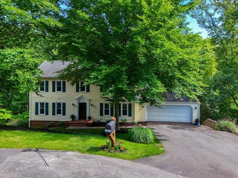 Homes For Sale - 5526 Westbriar Ct<br/> Roanoke, VA 24018