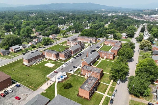 2349 MEMORIAL AVE SW APT 40, ROANOKE, VA 24015 - Image 051fde9f0888f005f347a07dc4e469bd/2684101457