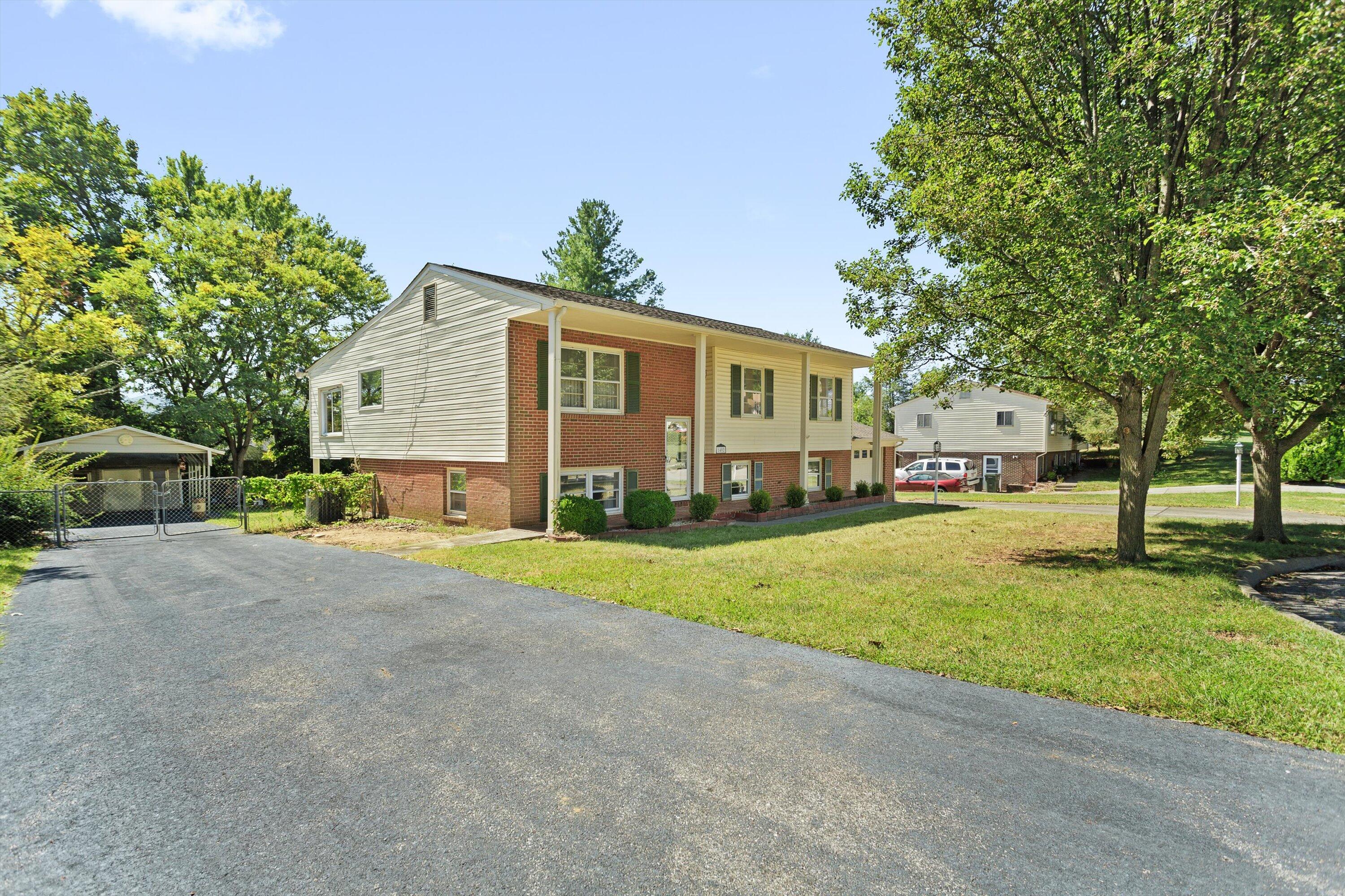 1402 Brushy Mountain Dr, Salem, Virginia image 3