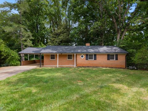 Homes For Rent - 115 Lakemont Ct<br/> Martinsville, VA 24112