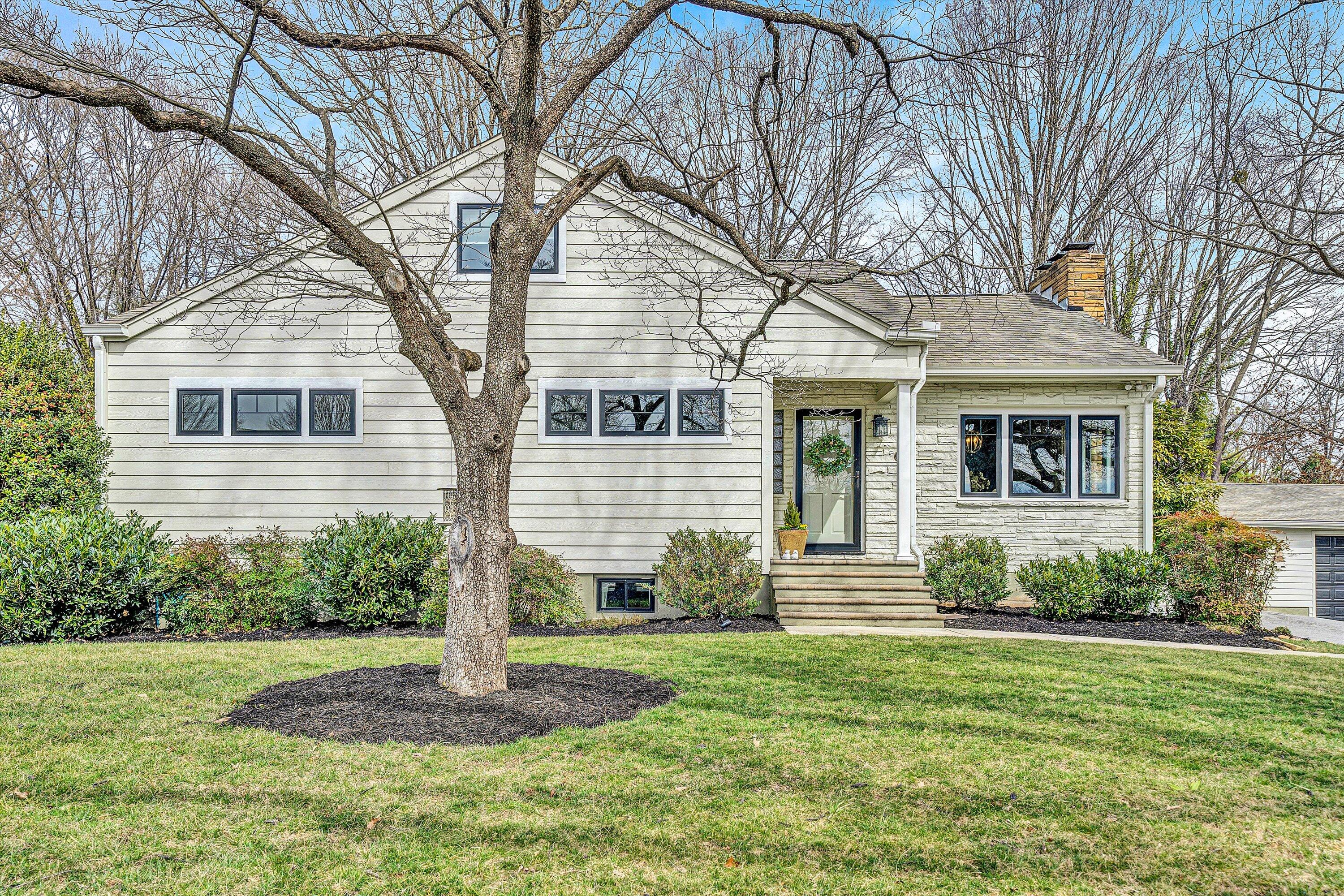 Roanoke, Virginia 24015, United States, 5 Bedrooms Bedrooms, ,3 BathroomsBathrooms,Residential,Pending,87315